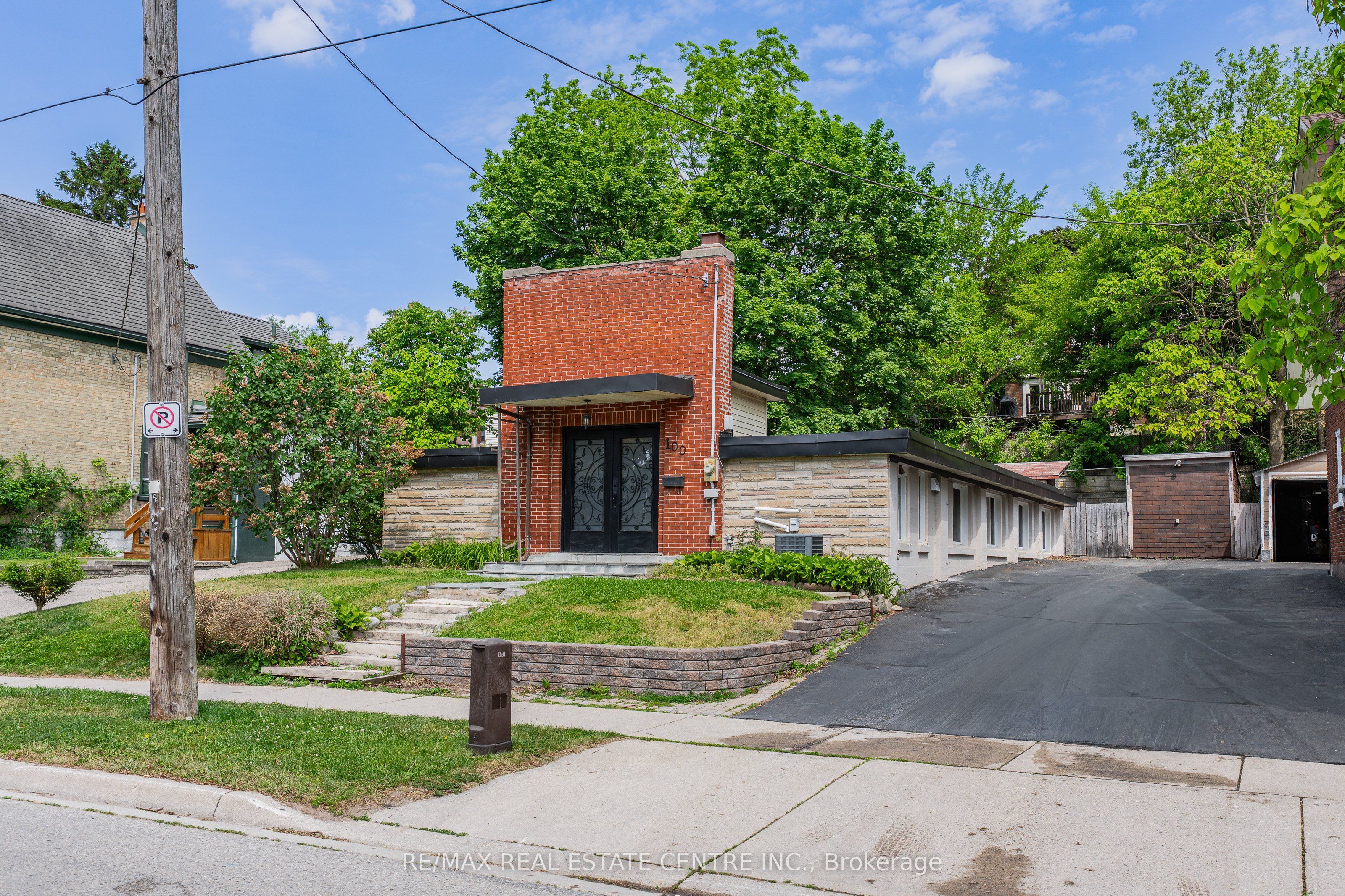 100 Mansion Street, Kitchener, ON N2H 2J9