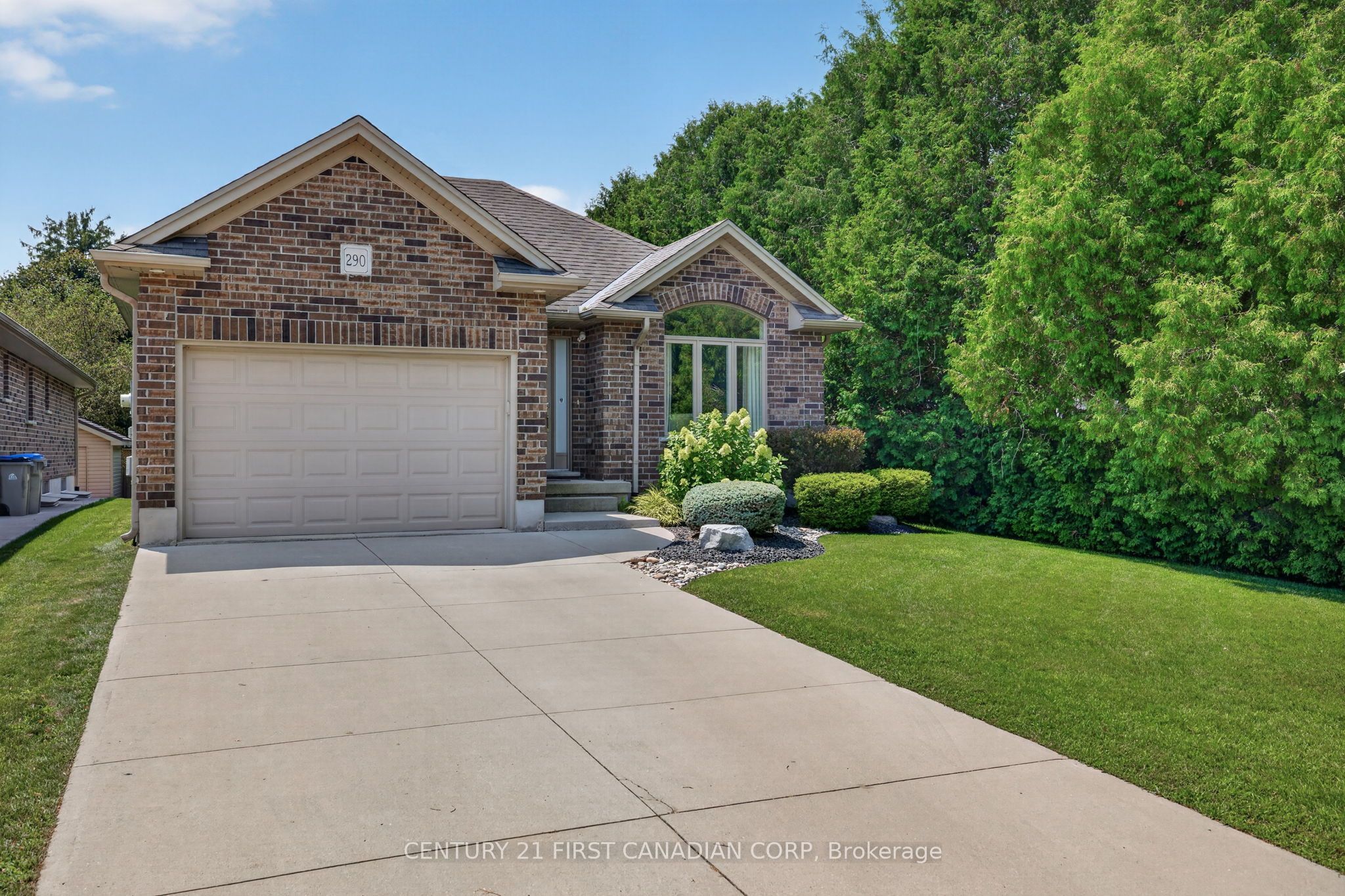 290 Mogg Street, Strathroy-Caradoc, ON N7G 0C6 photo 2