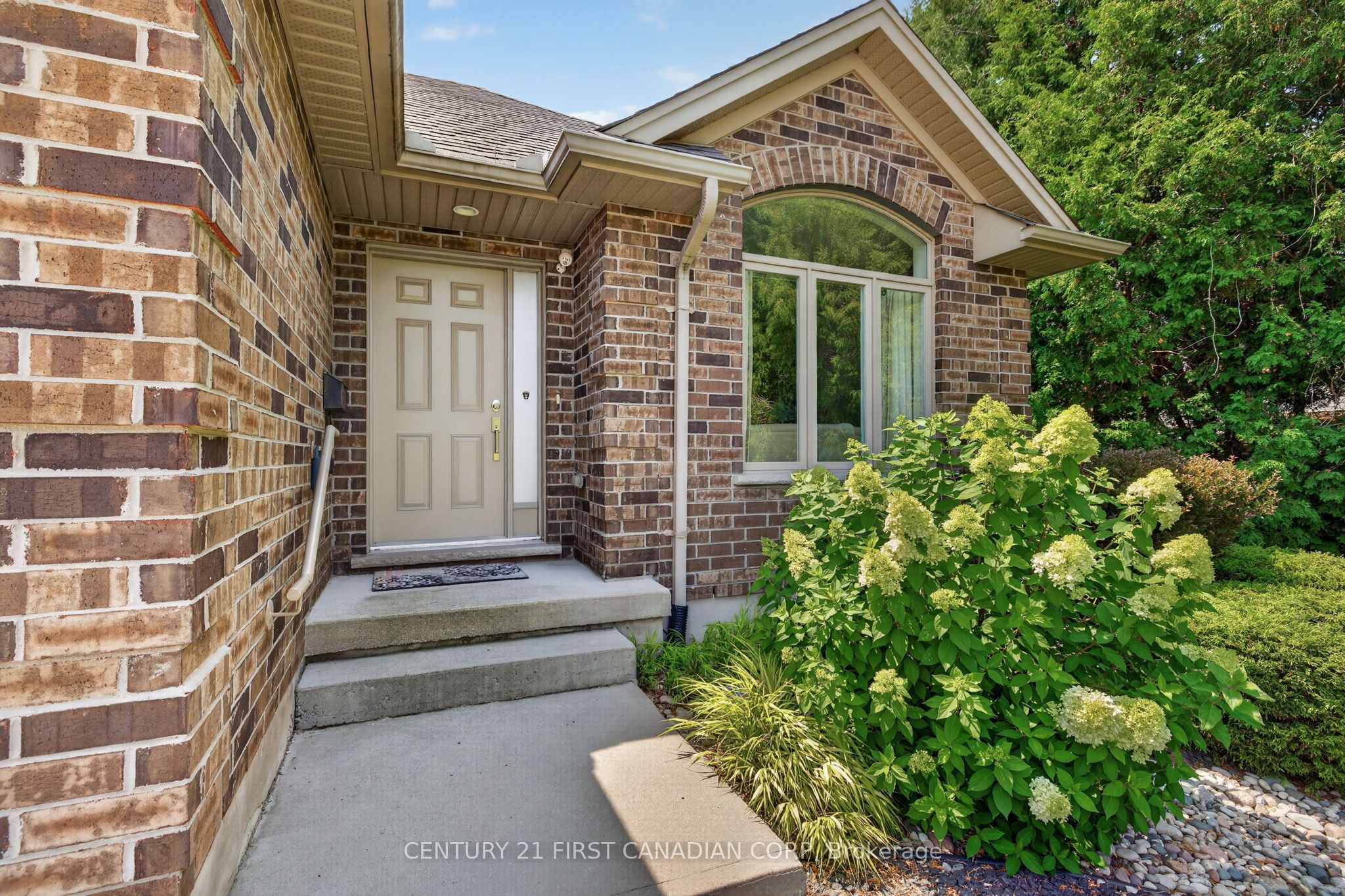290 Mogg Street, Strathroy-Caradoc, ON N7G 0C6 photo 4