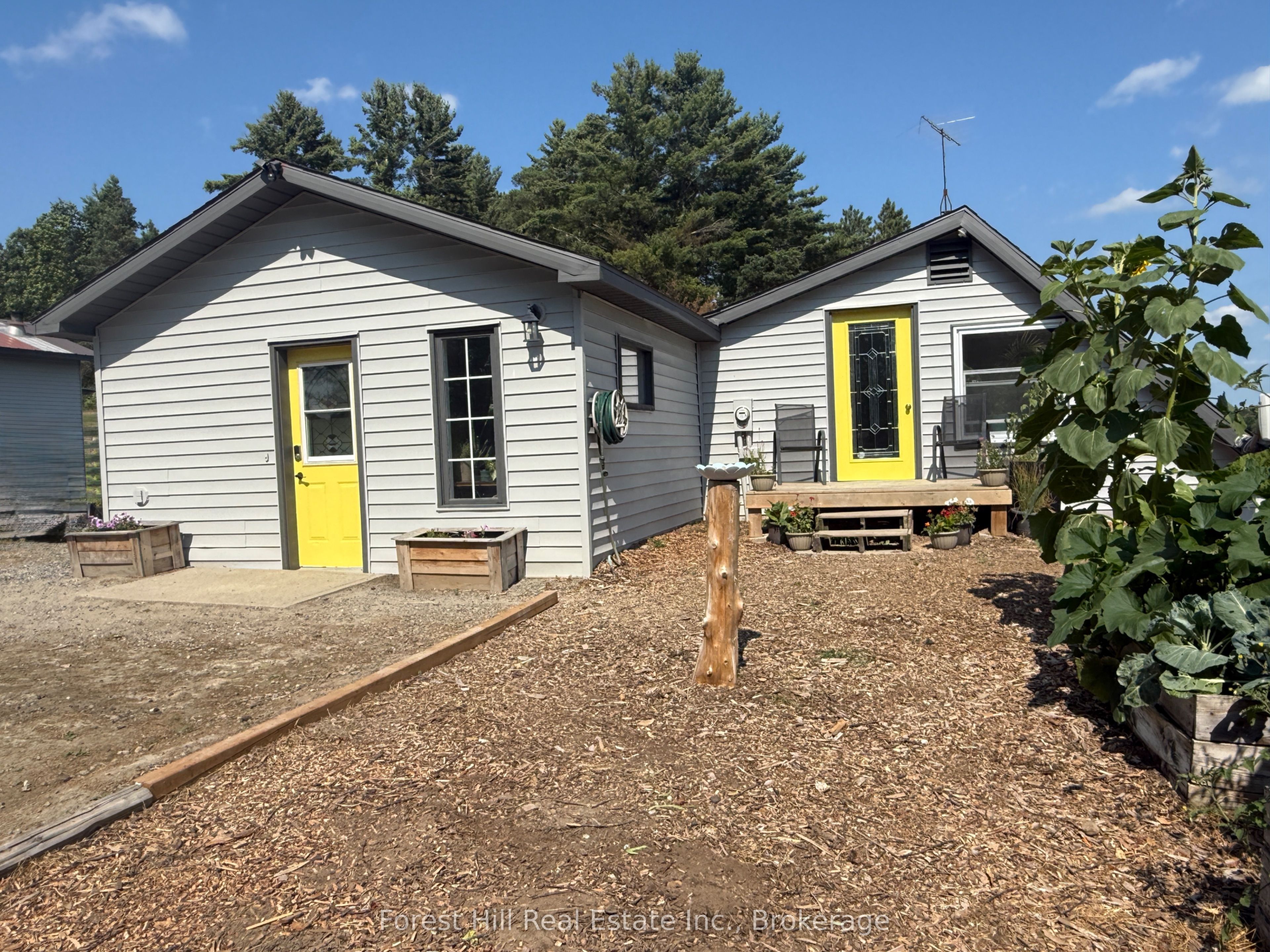 832 East Road, Parry Sound Remote Area, ON P0H 1S0