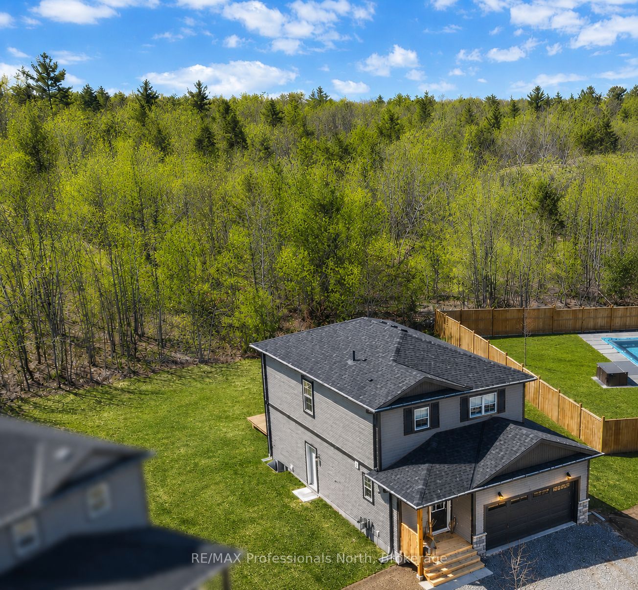 33 Whitehorn Park Road W, Bracebridge, ON P1L 1W9