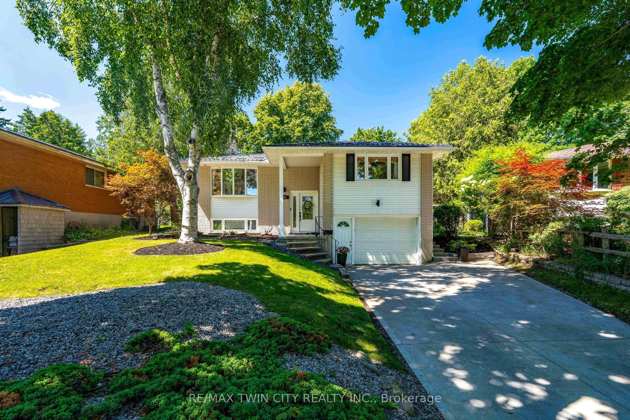 581 Glendene Crescent, Waterloo, ON N2L 4P3