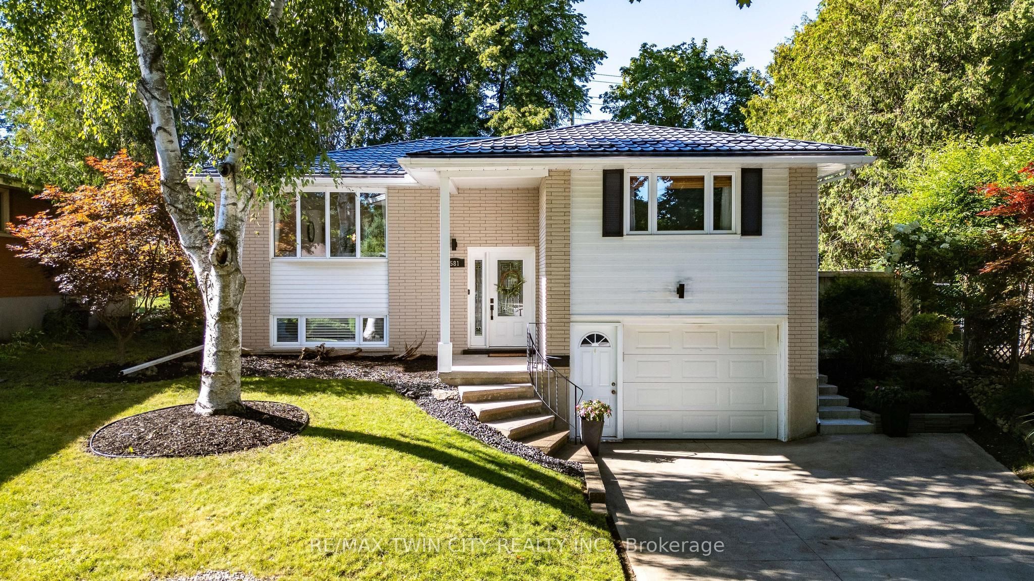 581 Glendene Crescent, Waterloo, ON N2L 4P3 photo 2