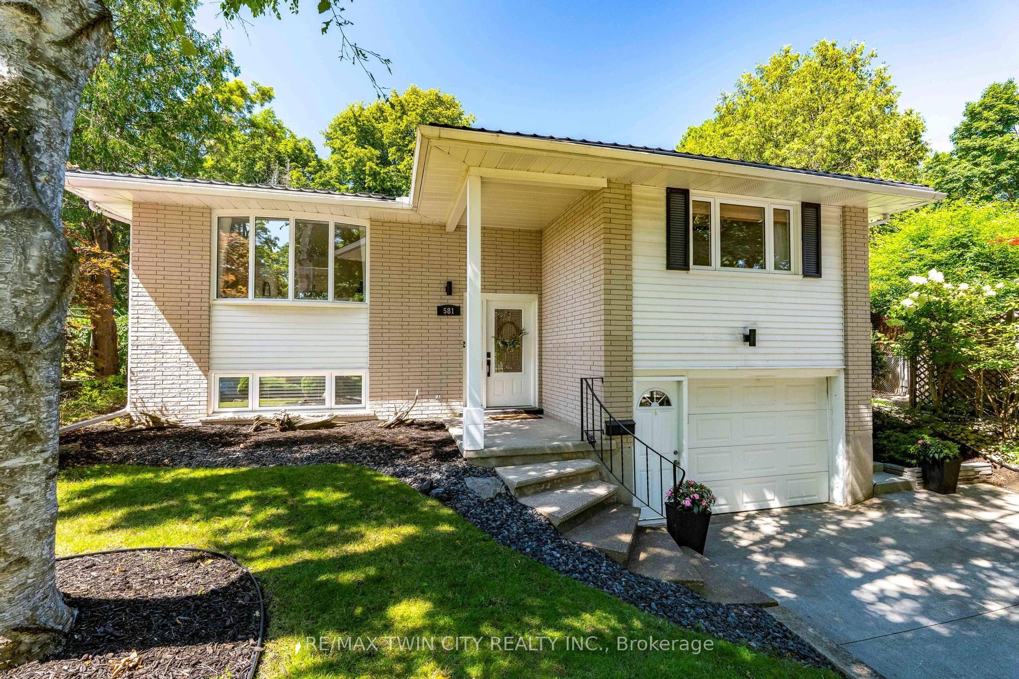 581 Glendene Crescent, Waterloo, ON N2L 4P3 photo 3