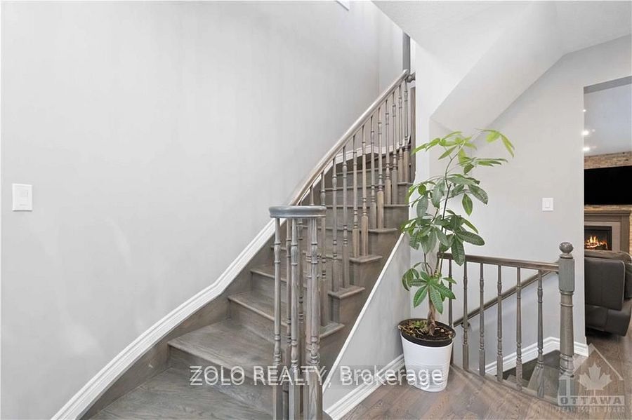 108 Flowing Creek Circle, Kanata, ON K2M 0K1 photo 4