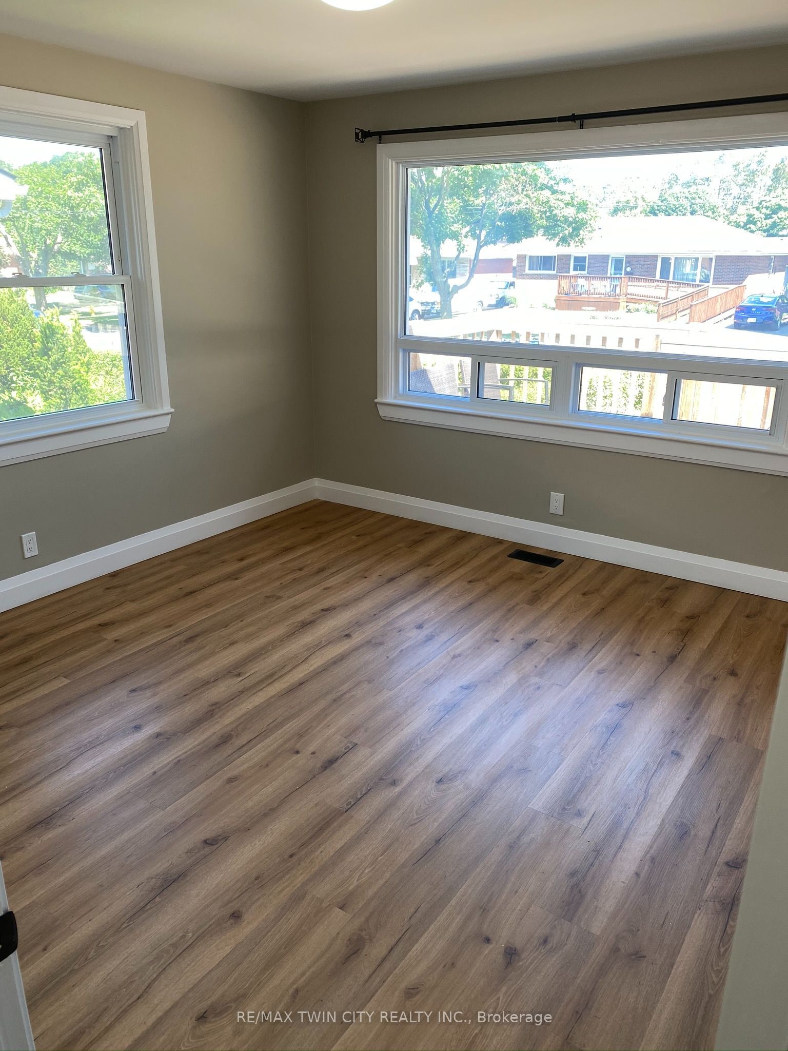25 Hickery Place Main Floor, Brantford, ON N3S 3C7