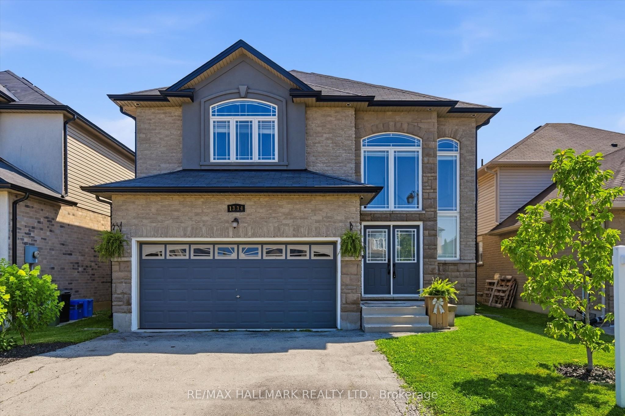 1334 Upper Paradise Road, Hamilton, ON L9B 0C3 photo 2