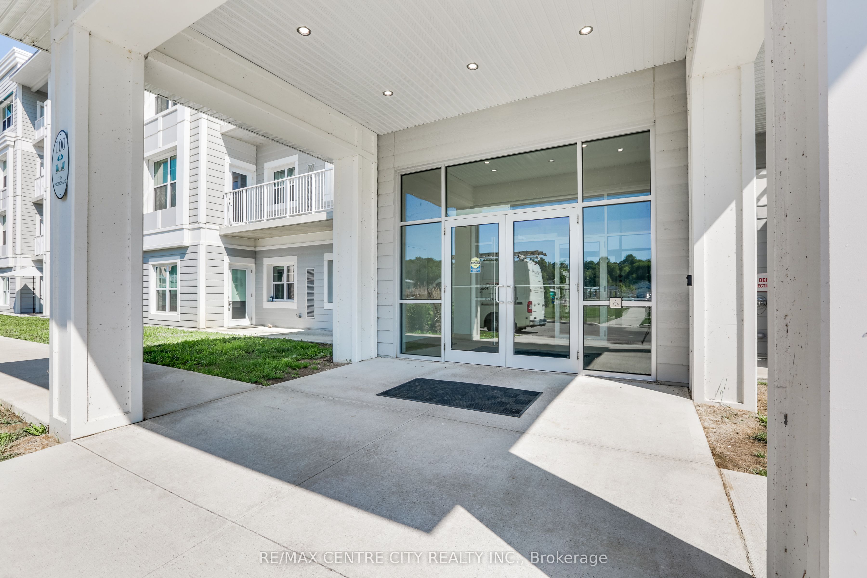 100 The Promenade 206, Central Elgin, ON N5L 0B7 photo 3