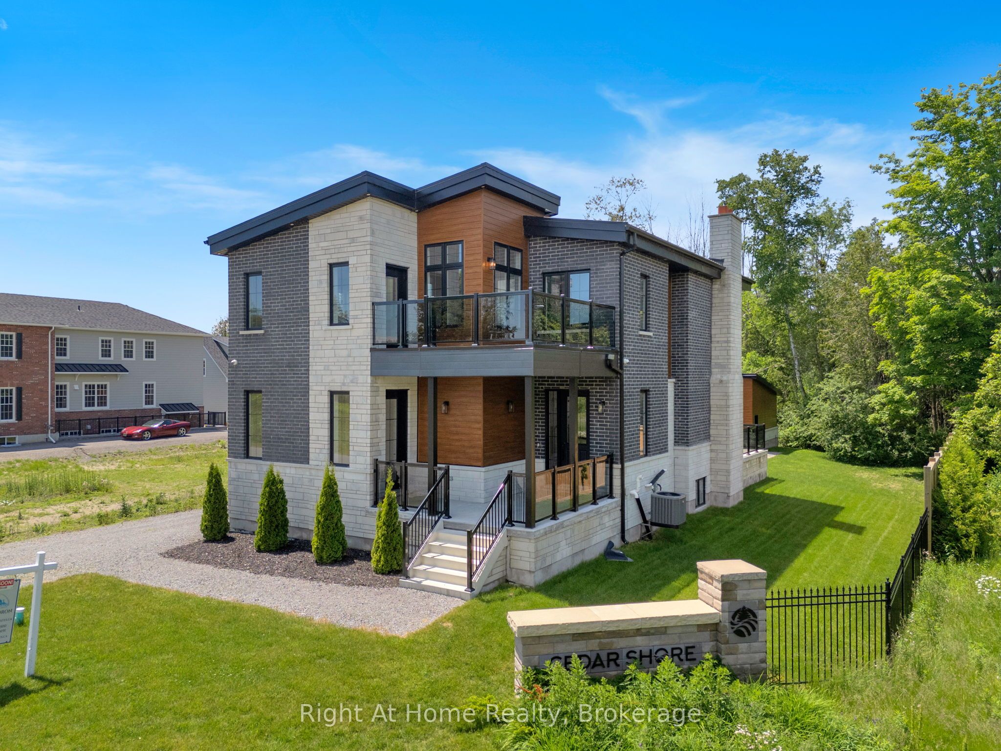 213 Suzanne Mess Boulevard, Cobourg, ON K9A 3L3 photo 2