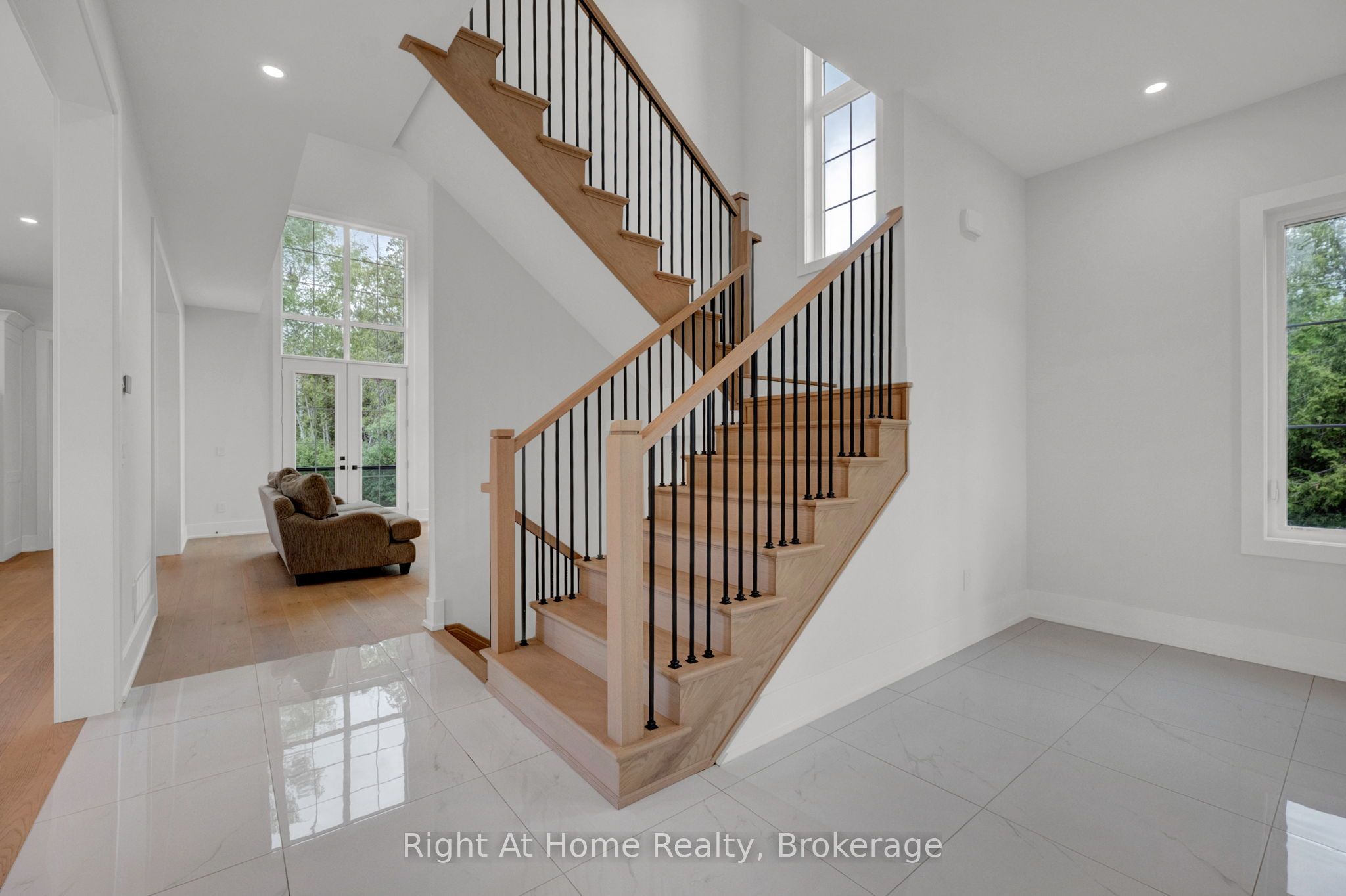 213 Suzanne Mess Boulevard, Cobourg, ON K9A 3L3 photo 3