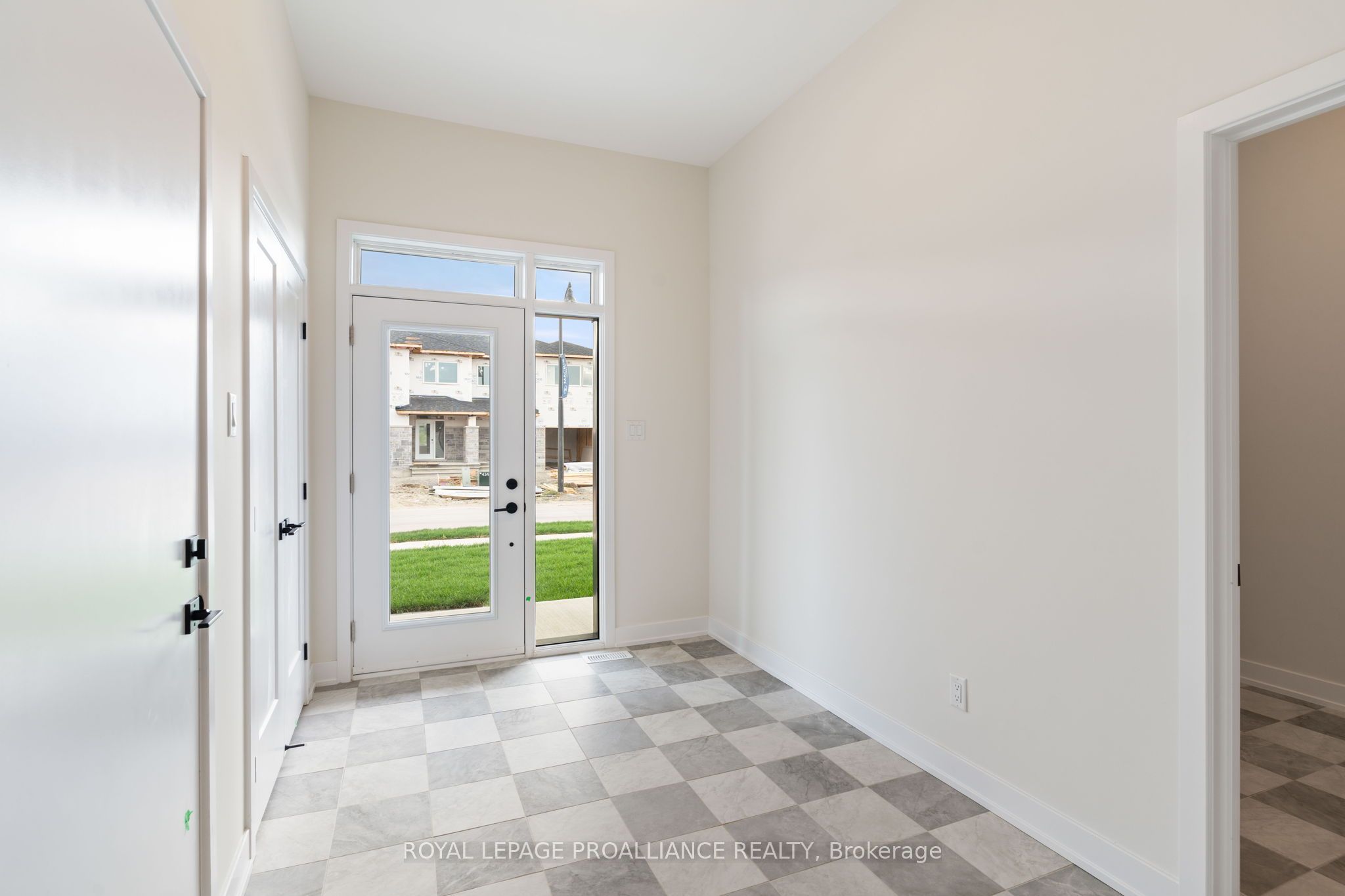1051 Moore Street, Brockville, ON K6V 0H1 photo 4