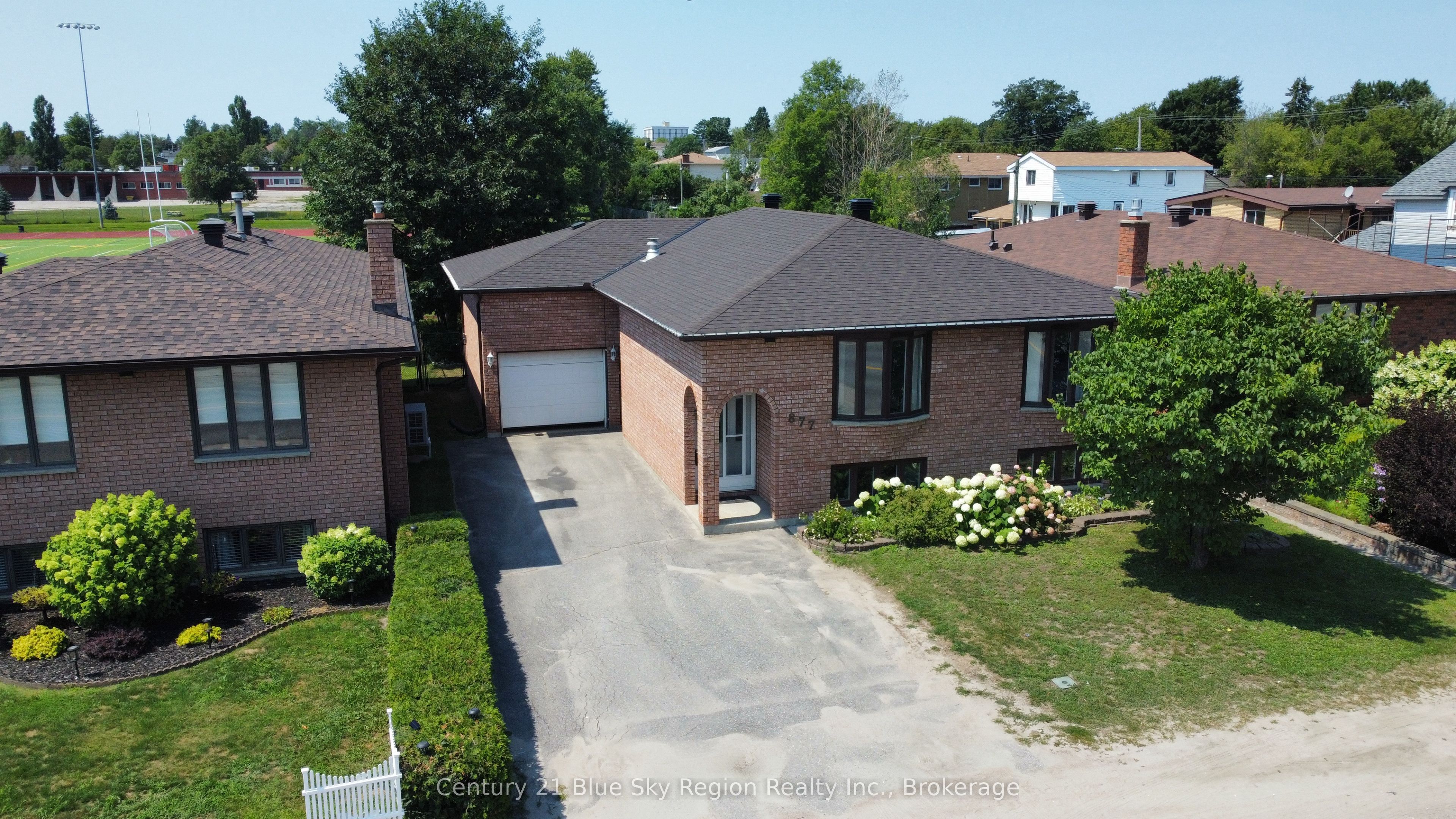 877 O'Brien Street, North Bay, ON P1B 5W9 photo 2