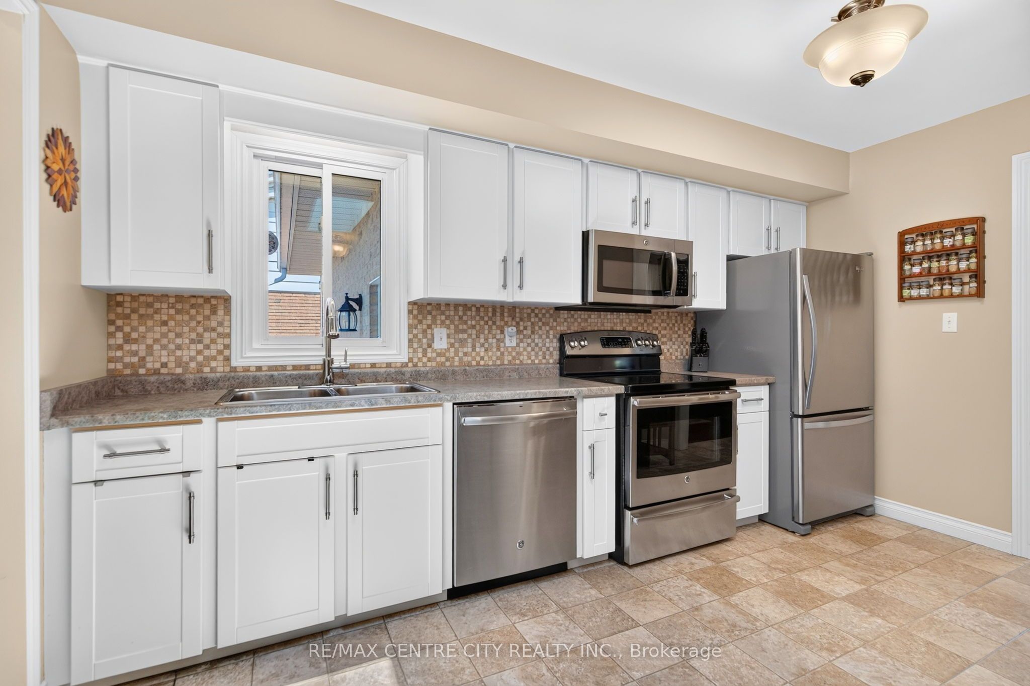 37 Luton Crescent, St. Thomas, ON N5R 5J9 photo 4