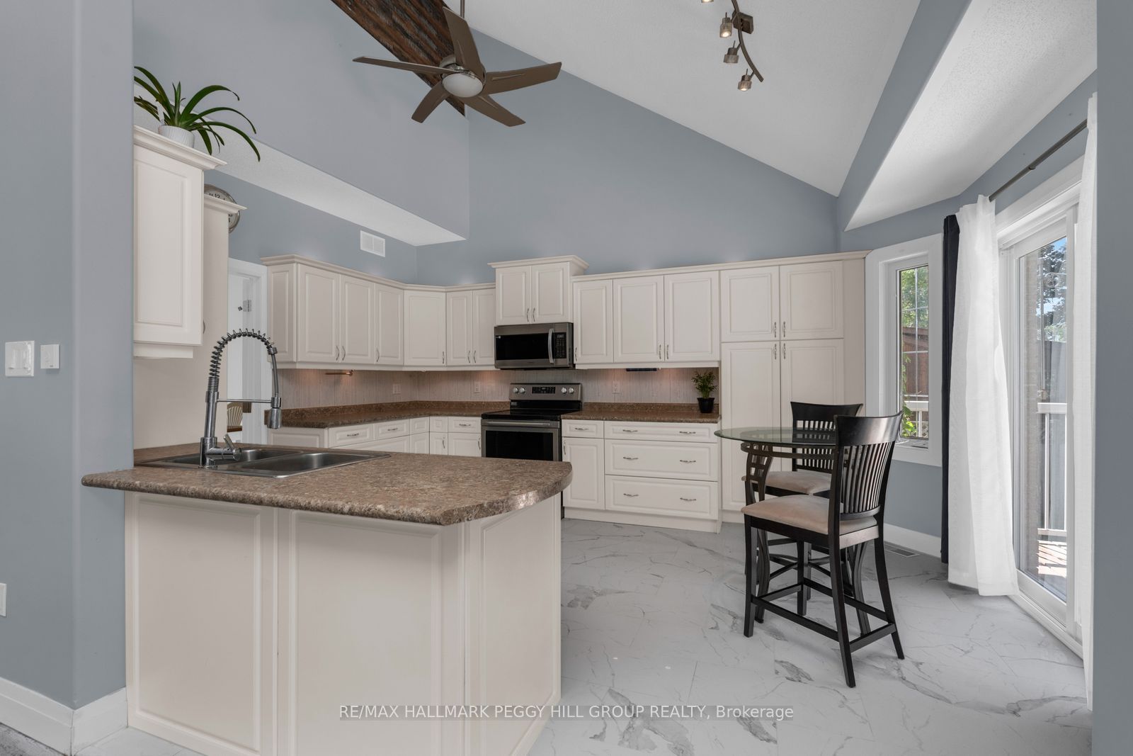 155 Forest Glen Drive, Gravenhurst, ON P1P 1A1 photo 3