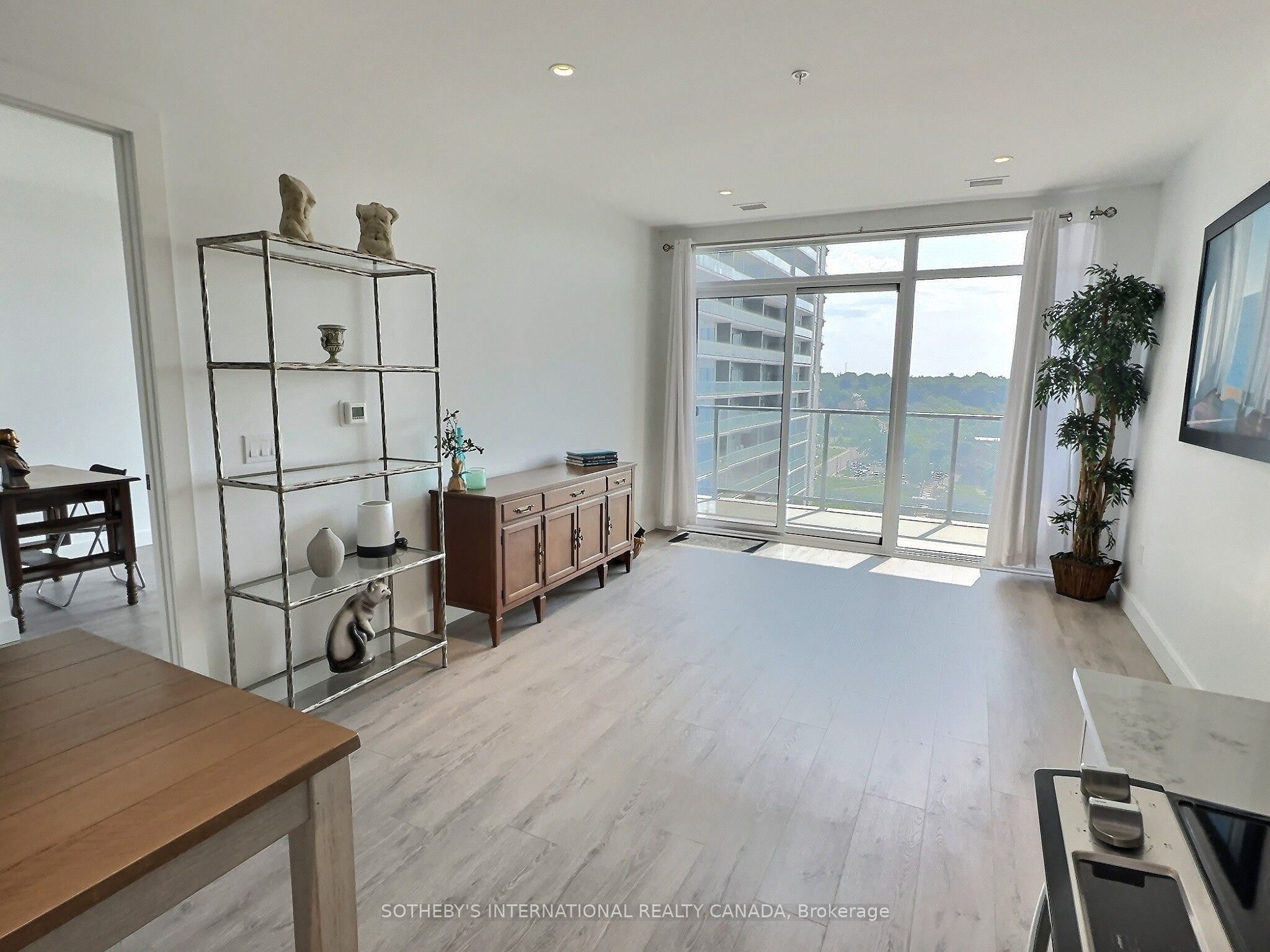 15 Glebe Street 1107, Cambridge, ON N1S 2L8 photo 4