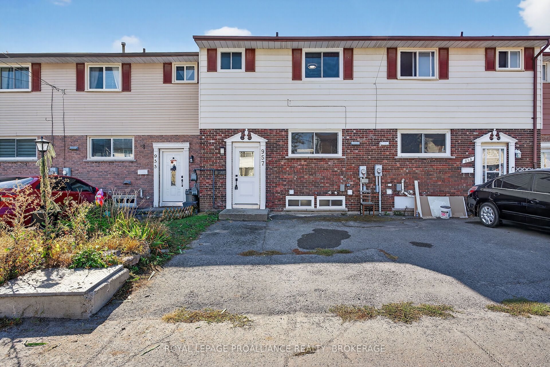 957 Oakview Avenue, Kingston, ON K7M 6W9