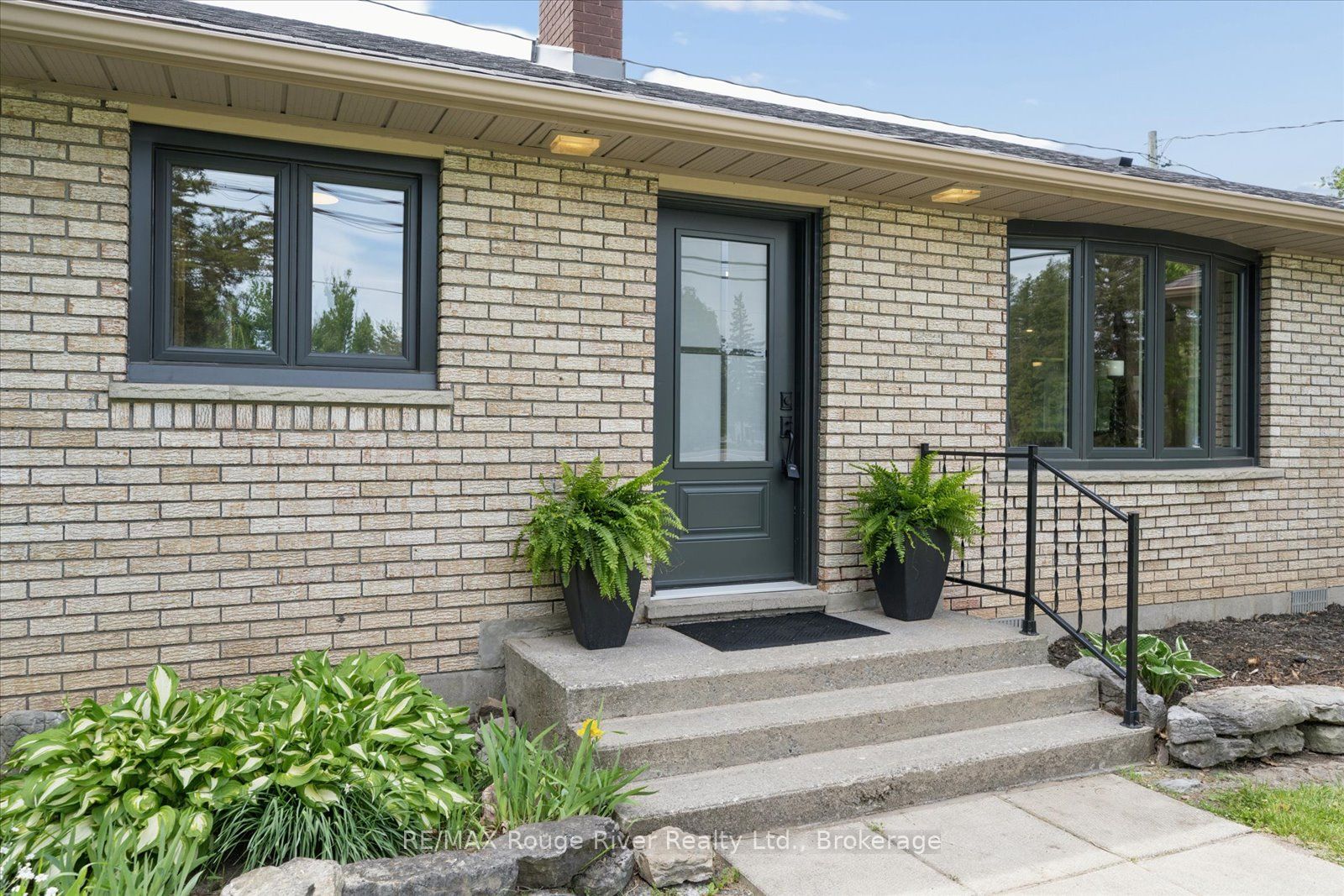 3413 County Rd 36, Kawartha Lakes, ON K0M 1A0 photo 3
