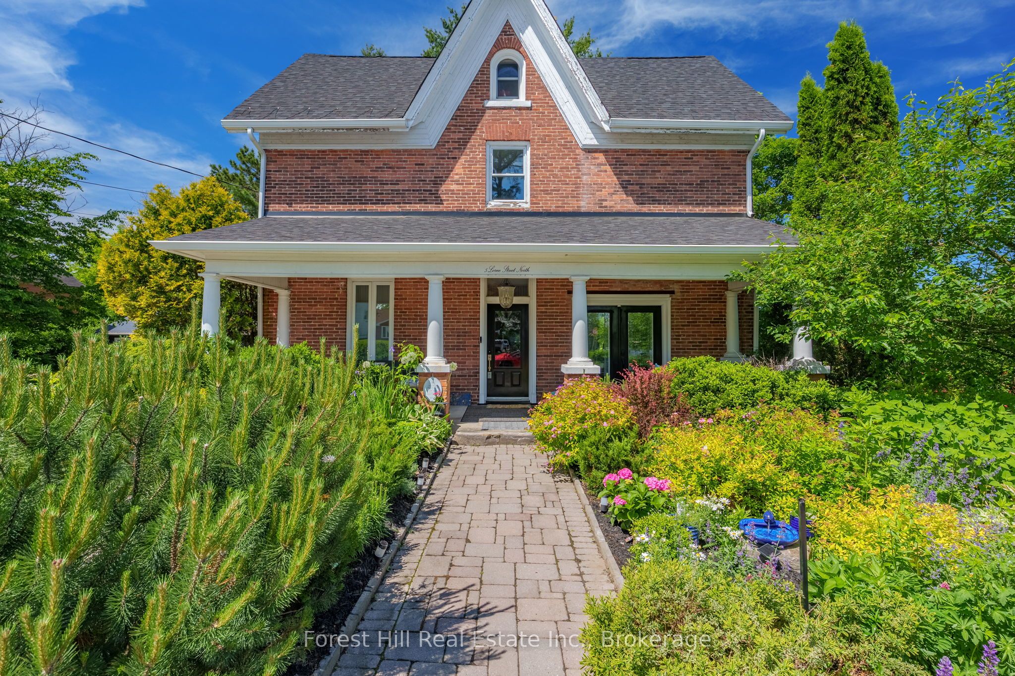 5 Lorne Street N, Huntsville, ON P1H 2G1