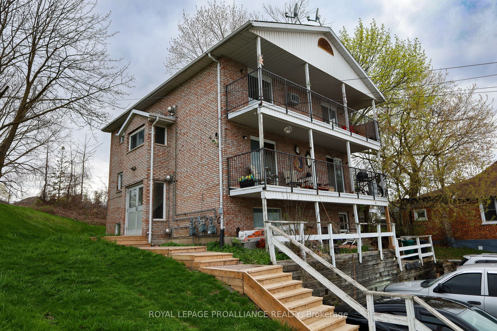 60 Wallbridge Crescent, Belleville, ON K8P 1Z4
