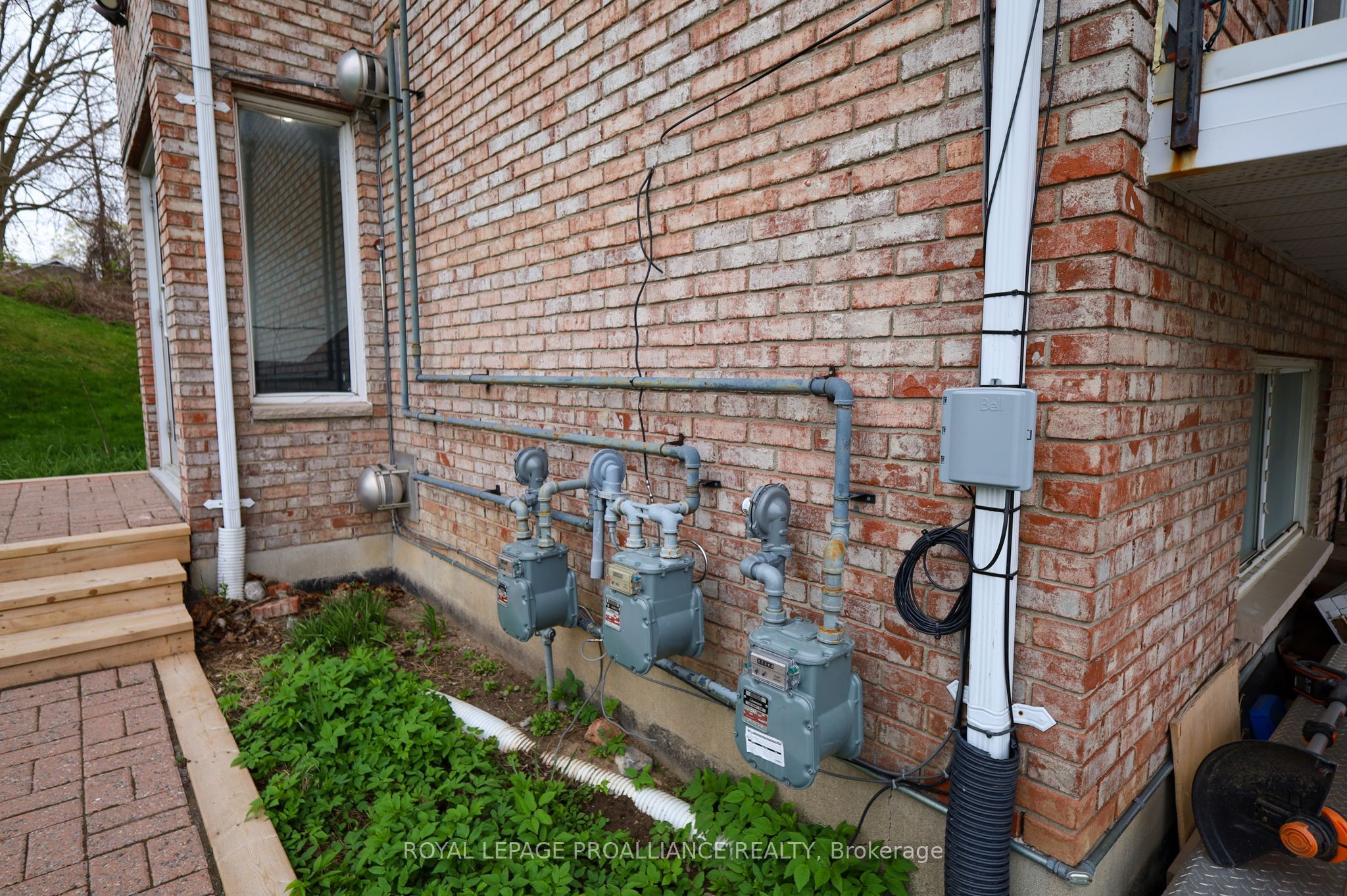 60 Wallbridge Crescent, Belleville, ON K8P 1Z4 photo 4