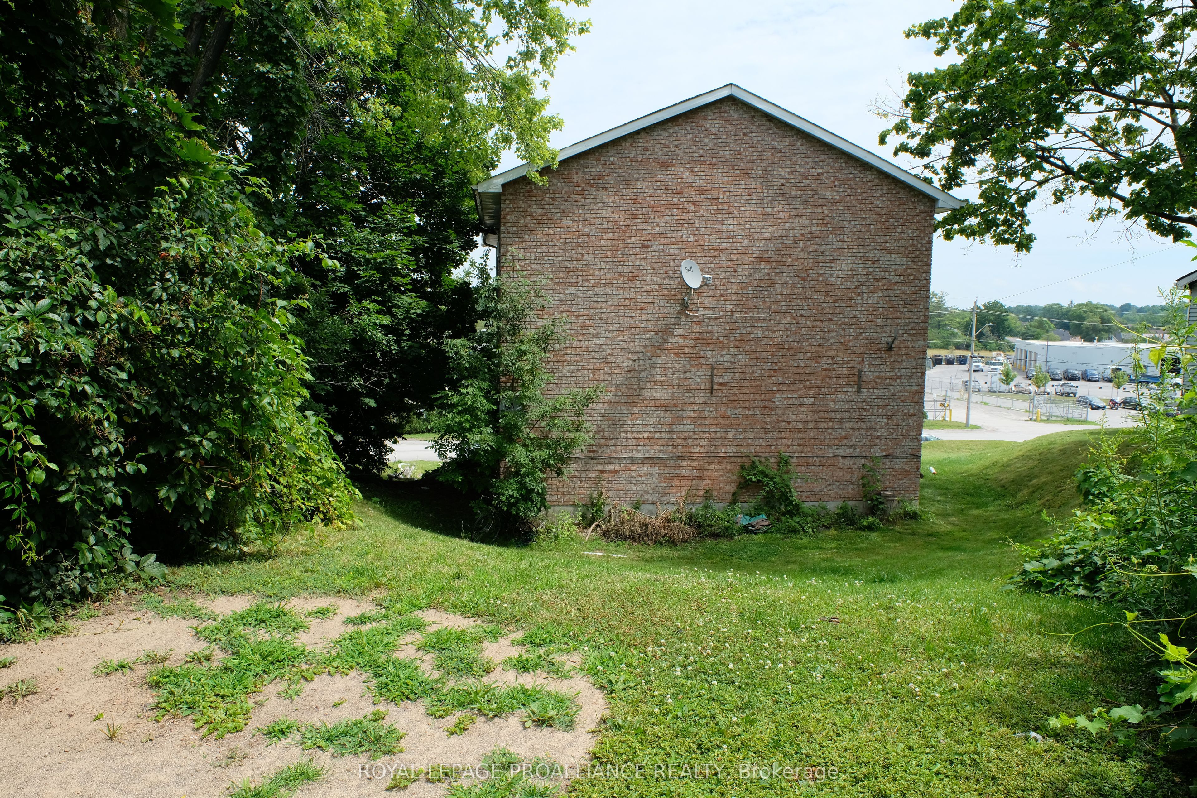 60 Wallbridge Crescent, Belleville, ON K8P 1Z4 photo 5