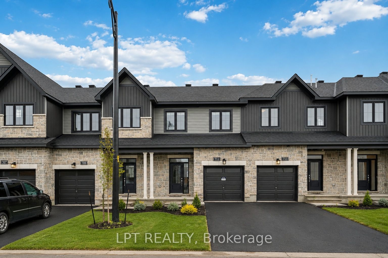 711 Fairline Row, Kanata, ON K2V 0M4 photo 3