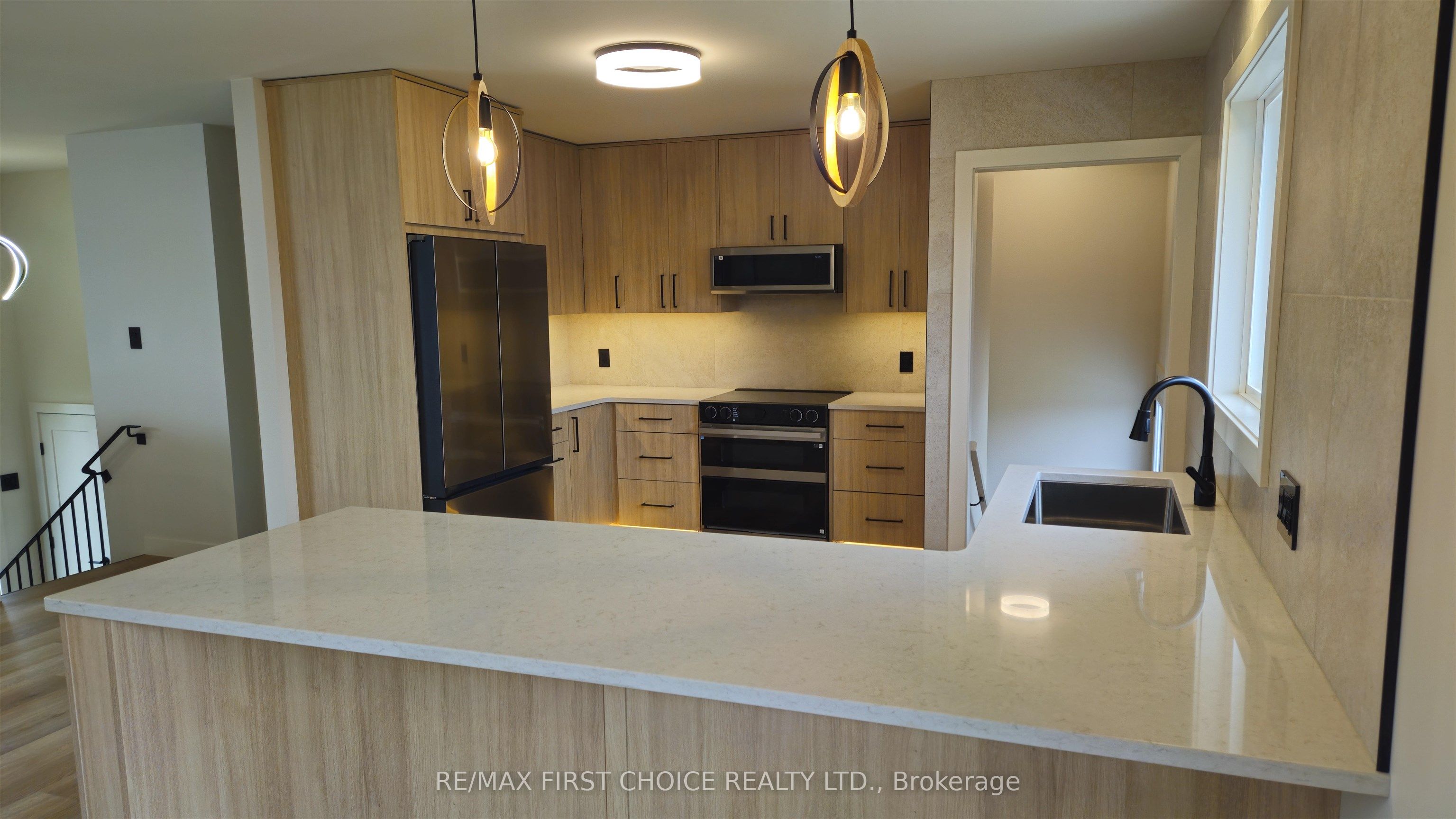 72 Brent Street, Thunder Bay, ON P7A 5T6 photo 4