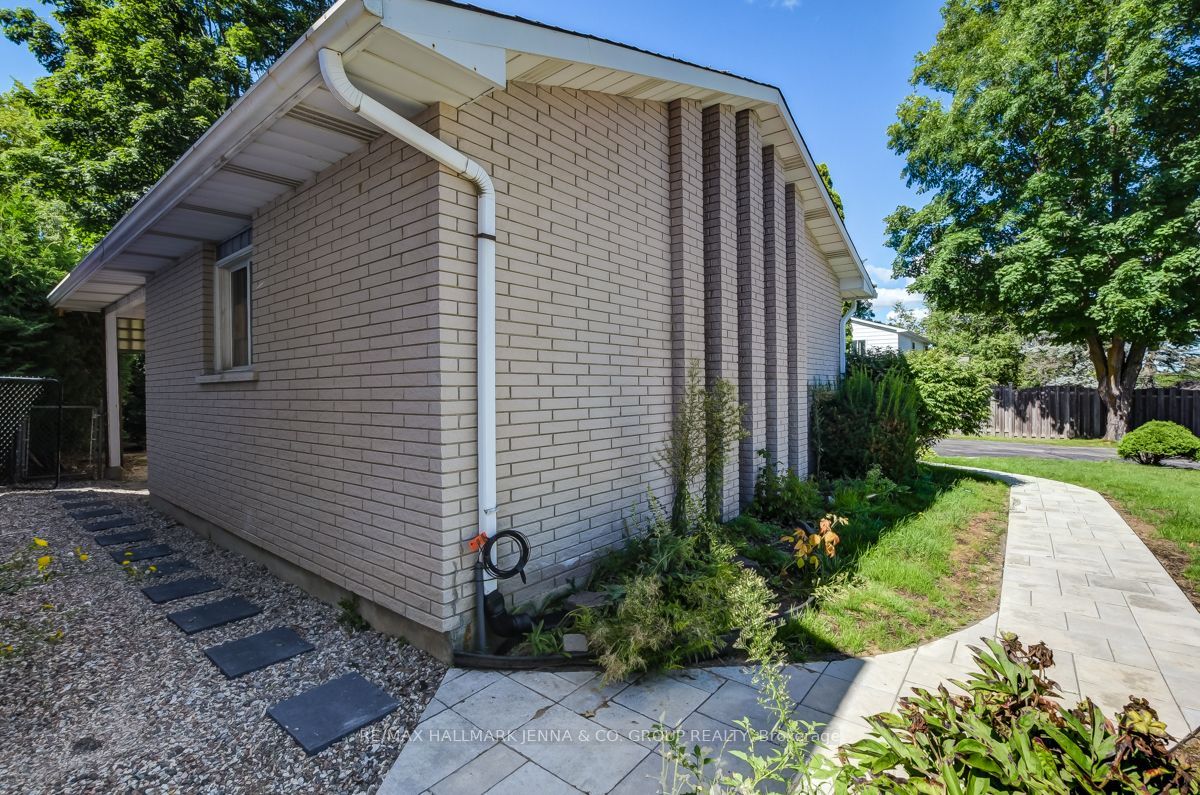 21 B St Remy Drive, Barrhaven, ON K2J 1A7 photo 3