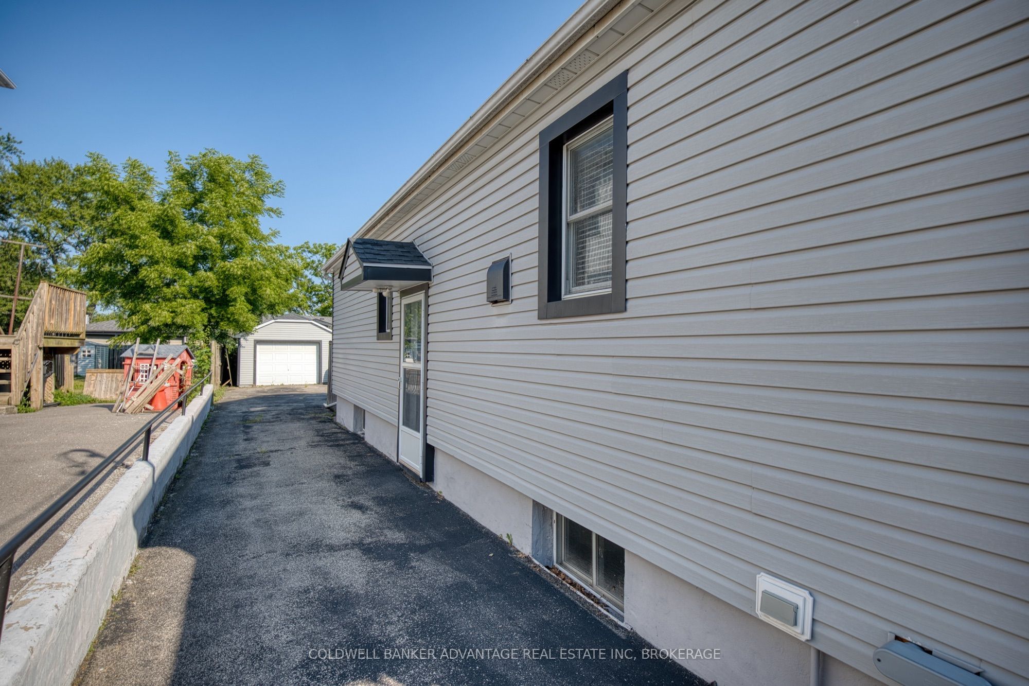 205 Ross Street, Welland, ON L3B 2N4 photo 4