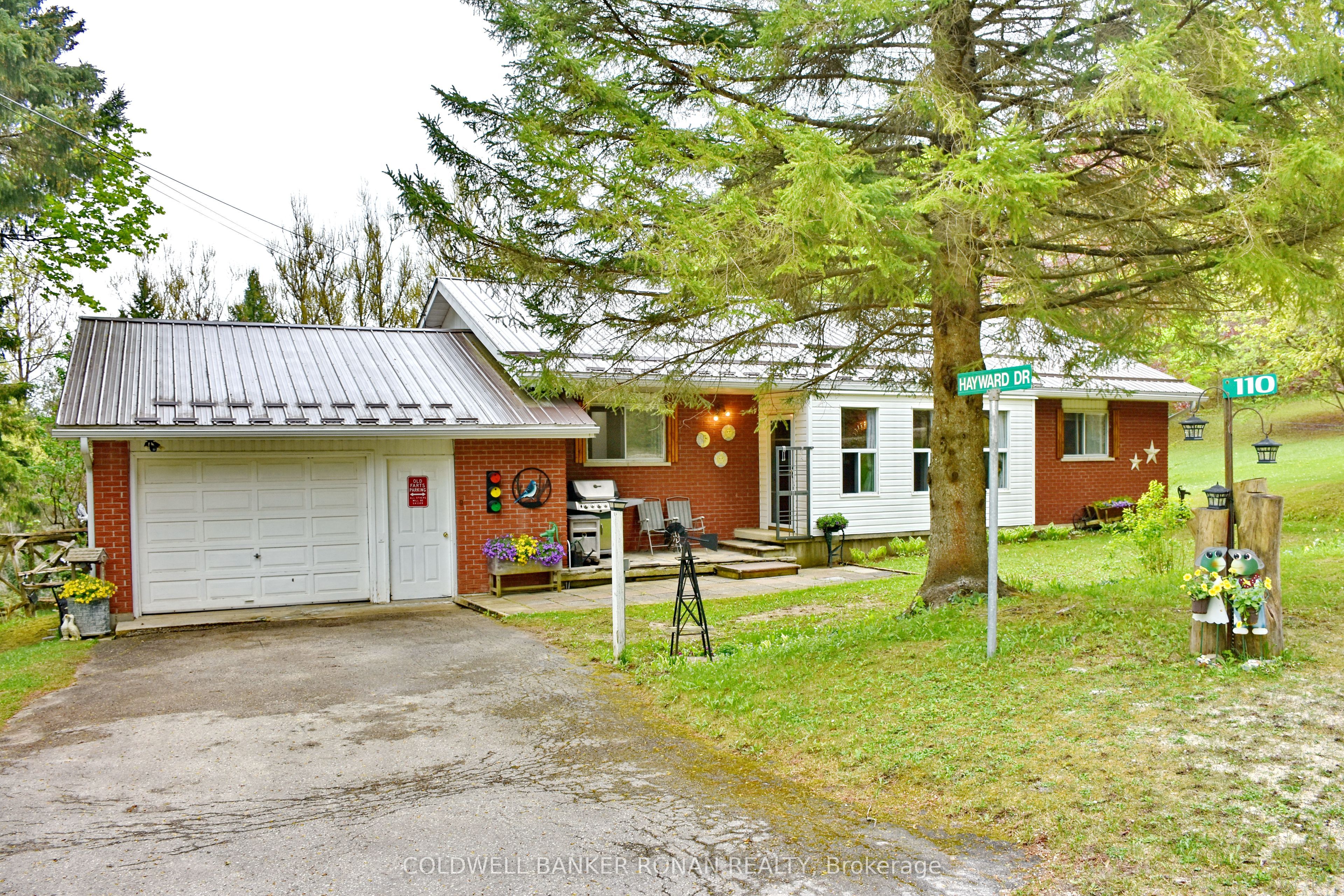 110 Old Highway 4, Grey Highlands, ON N0C 1E0 photo 2