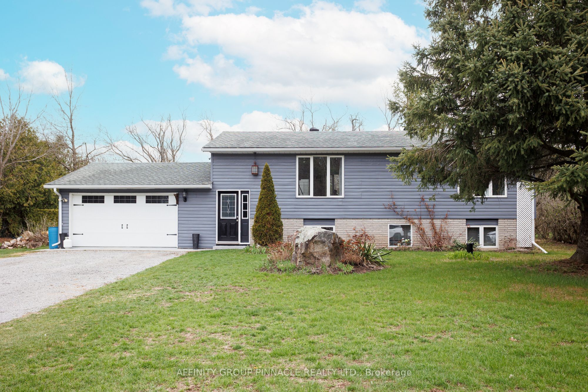 7 Hawk Street, Kawartha Lakes, ON K0M 2T0 photo 2