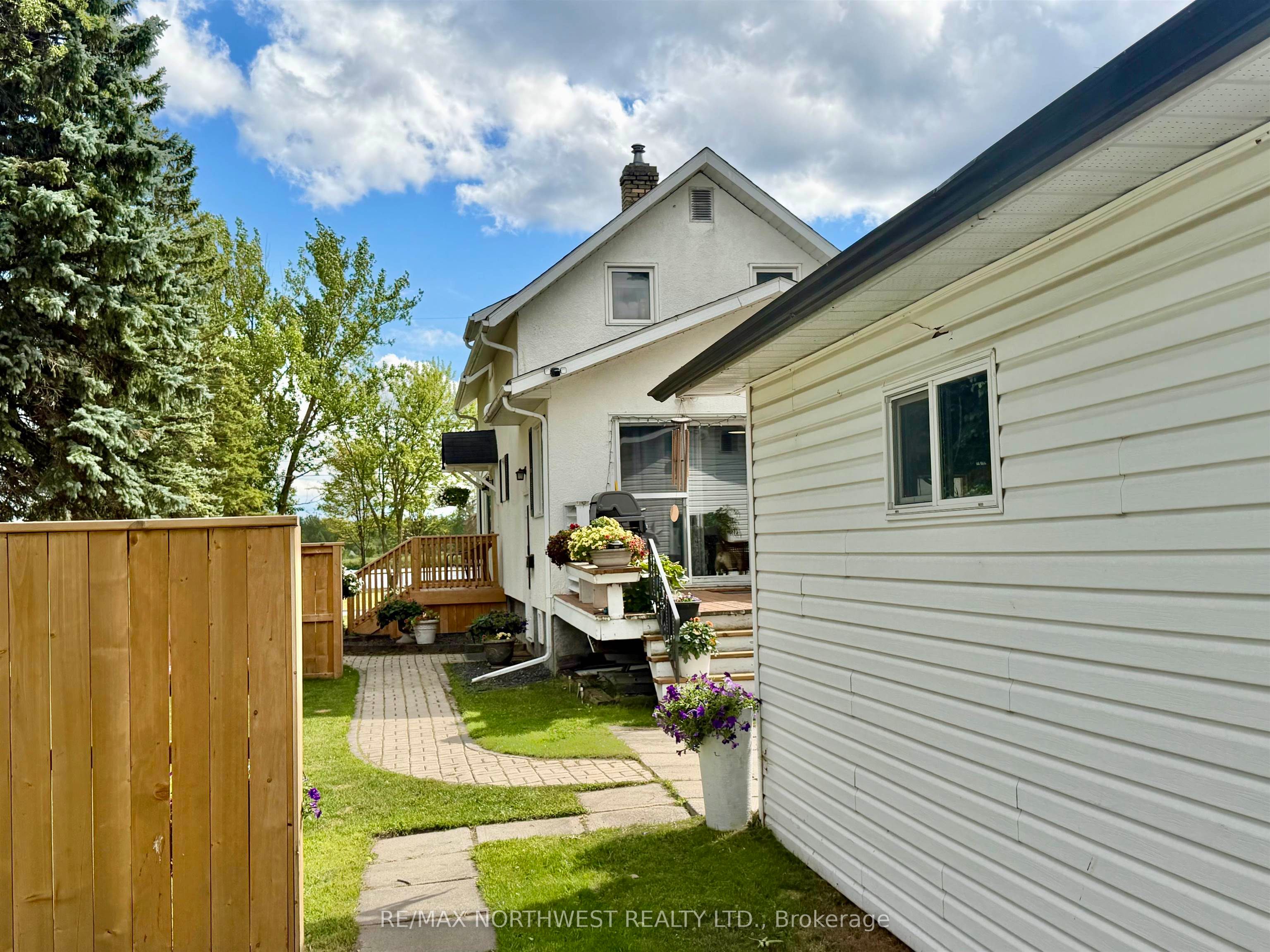 301 Butler Avenue, Fort Frances, ON P9A 2N8 photo 3