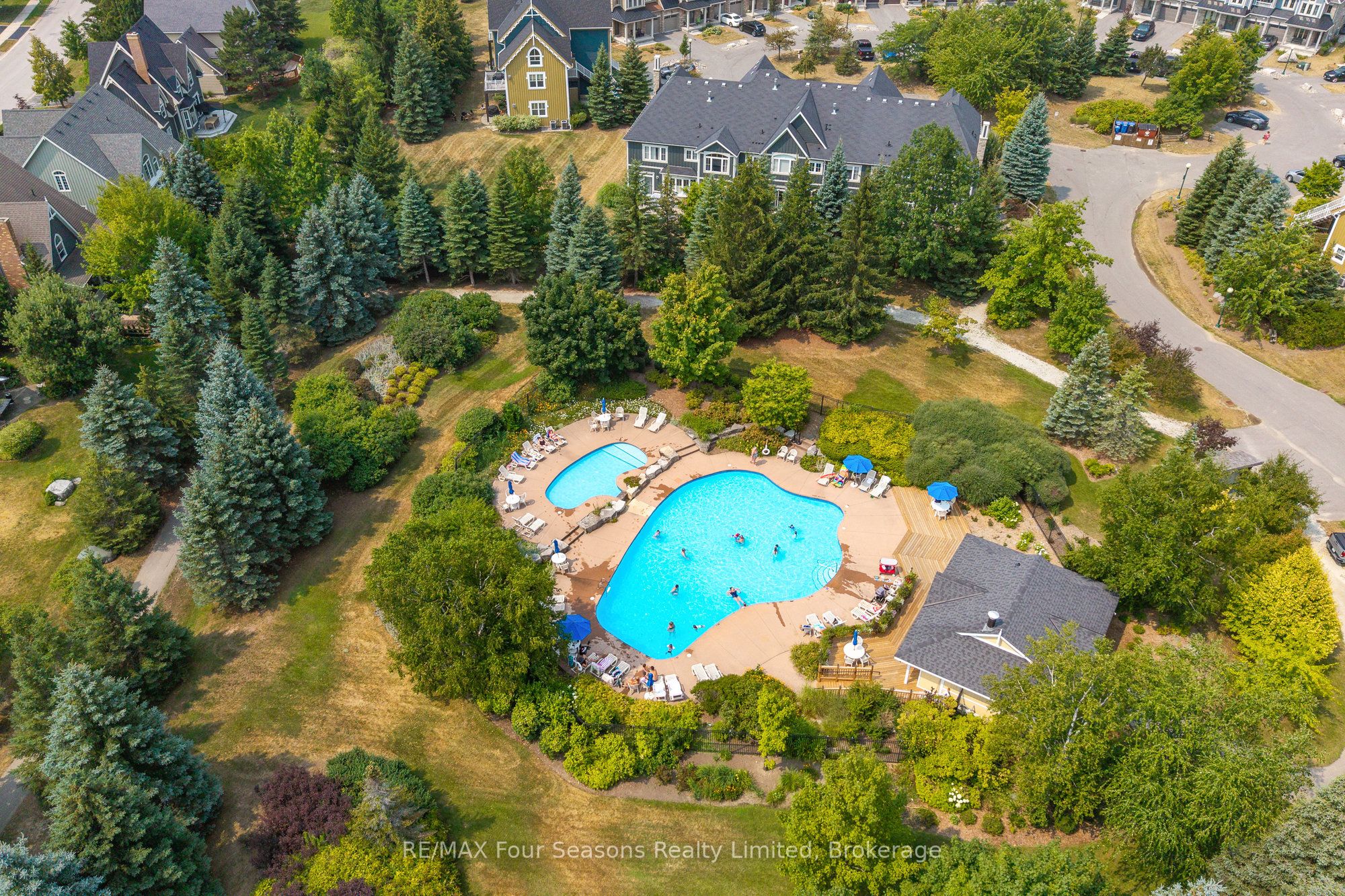 184 Snowbridge Way 114, Blue Mountains, ON L9Y 0V1 photo 3