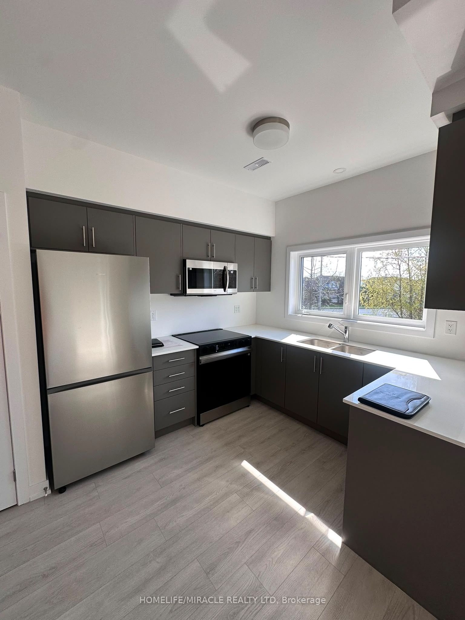 42 Lowes Road W 130, Guelph, ON N1G 4X2 photo 3