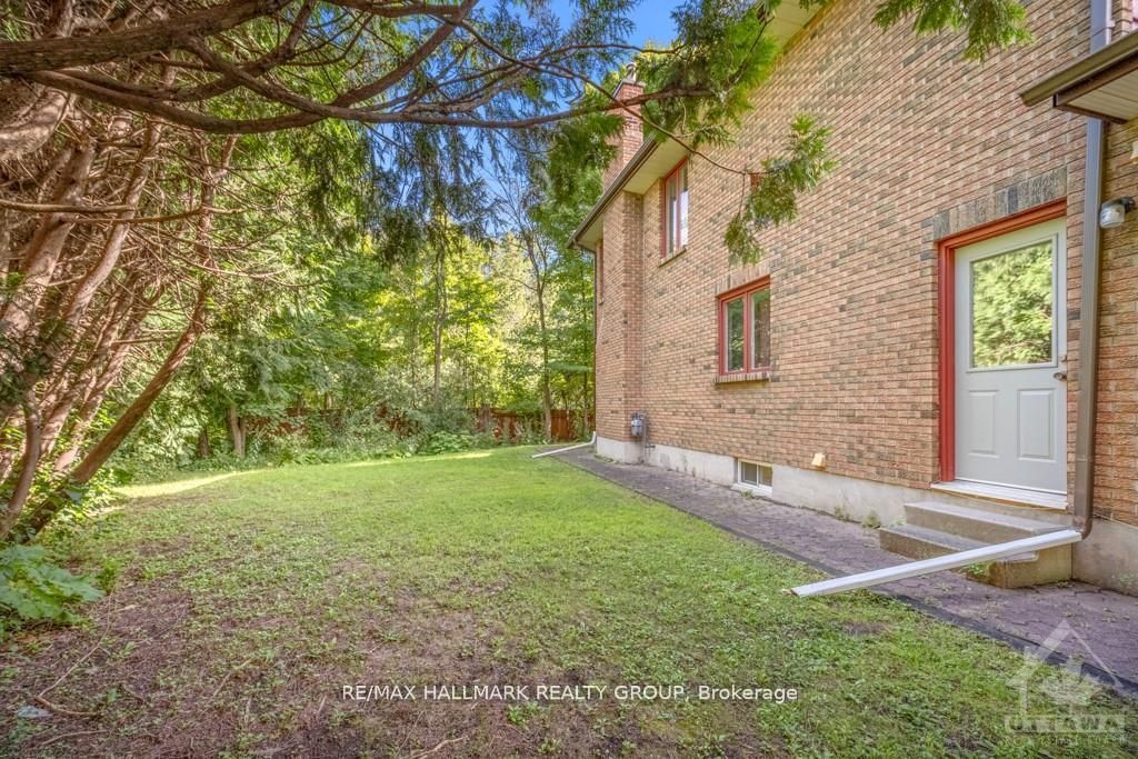 95 Macnabb Place, Rockcliffe Park, ON K1L 8J5 photo 3
