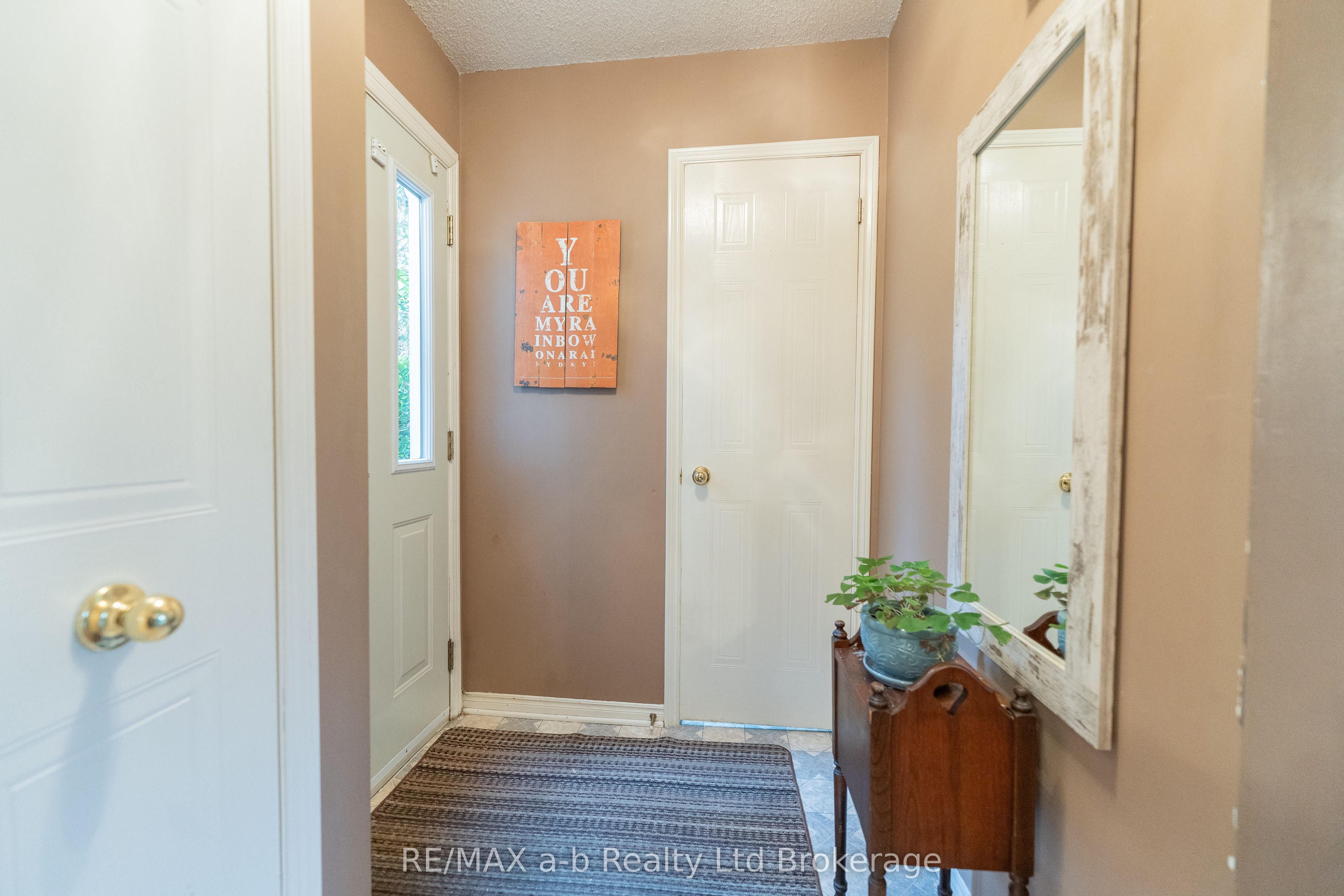 19 WREN Court 8, Tillsonburg, ON N4G 5K2 photo 3