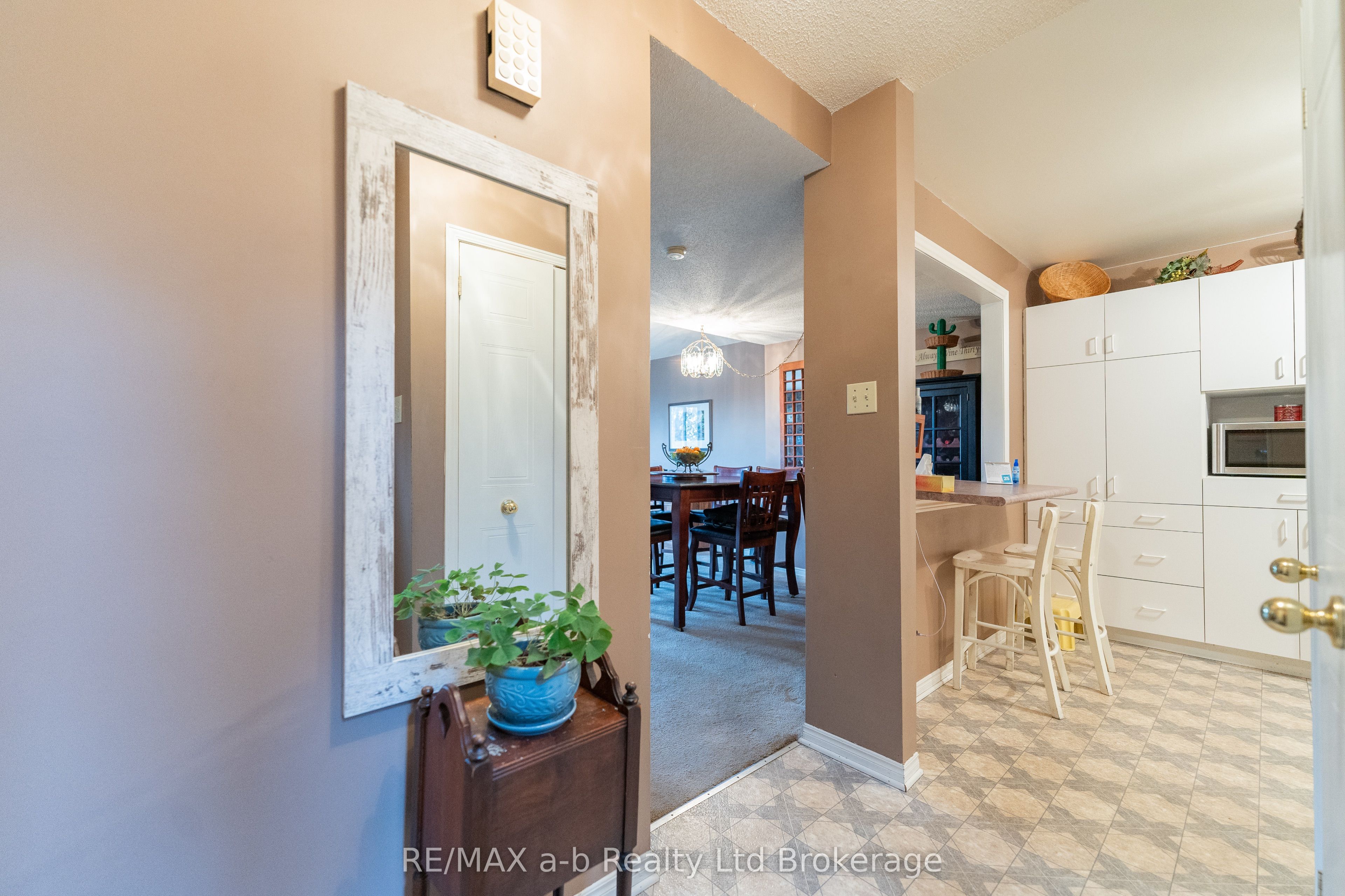 19 WREN Court 8, Tillsonburg, ON N4G 5K2 photo 4