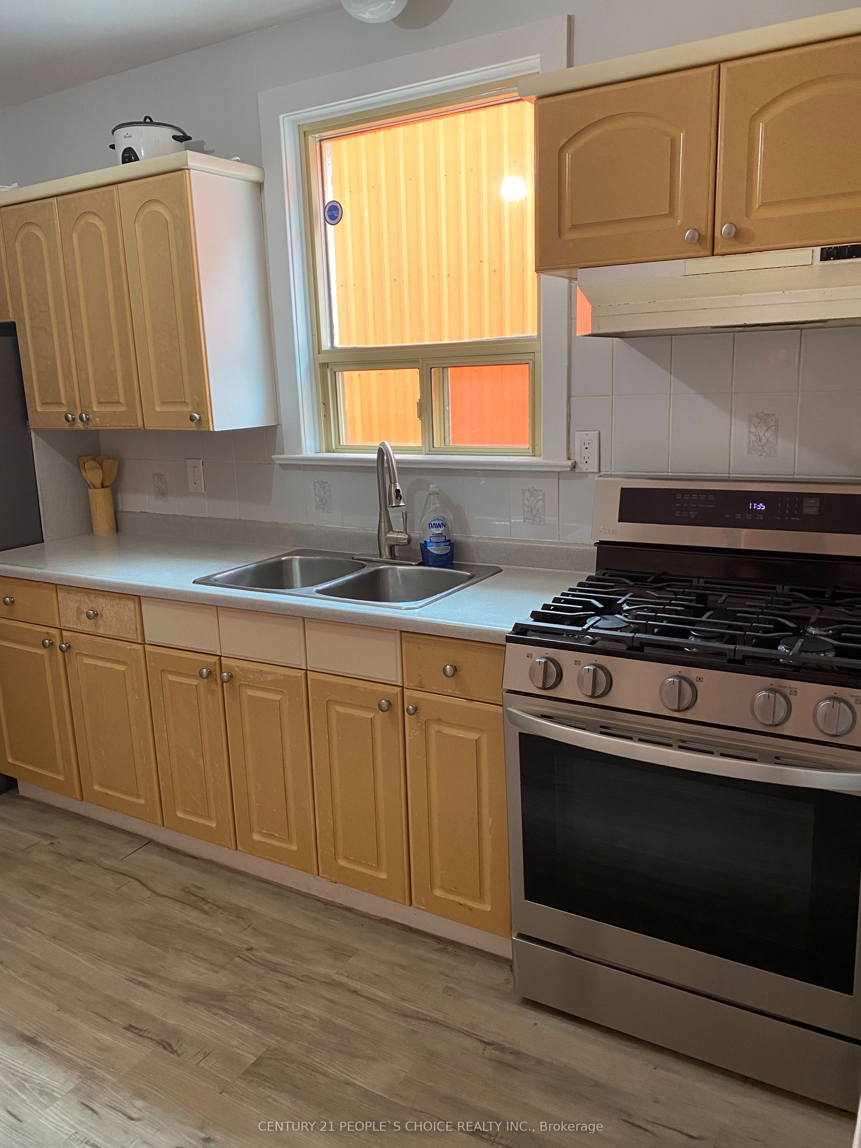 102 Parkdale Avenue N, Hamilton, ON L8H 5W9 photo 5