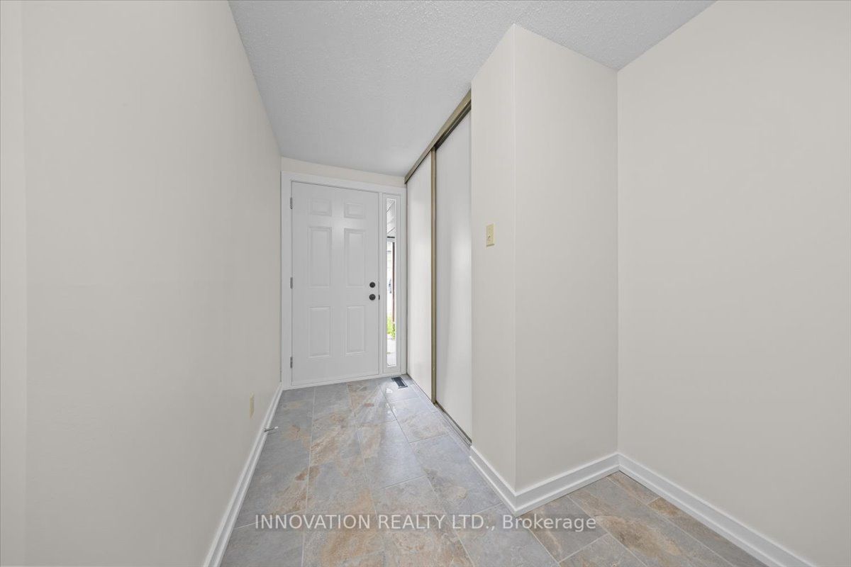 76 Esterlawn Private 2, McKellar Heights - Glabar Park and Area, ON K2A 4B9 photo 2