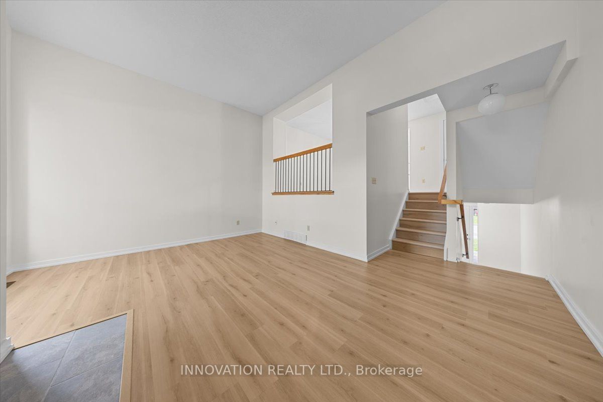 76 Esterlawn Private 2, McKellar Heights - Glabar Park and Area, ON K2A 4B9 photo 3