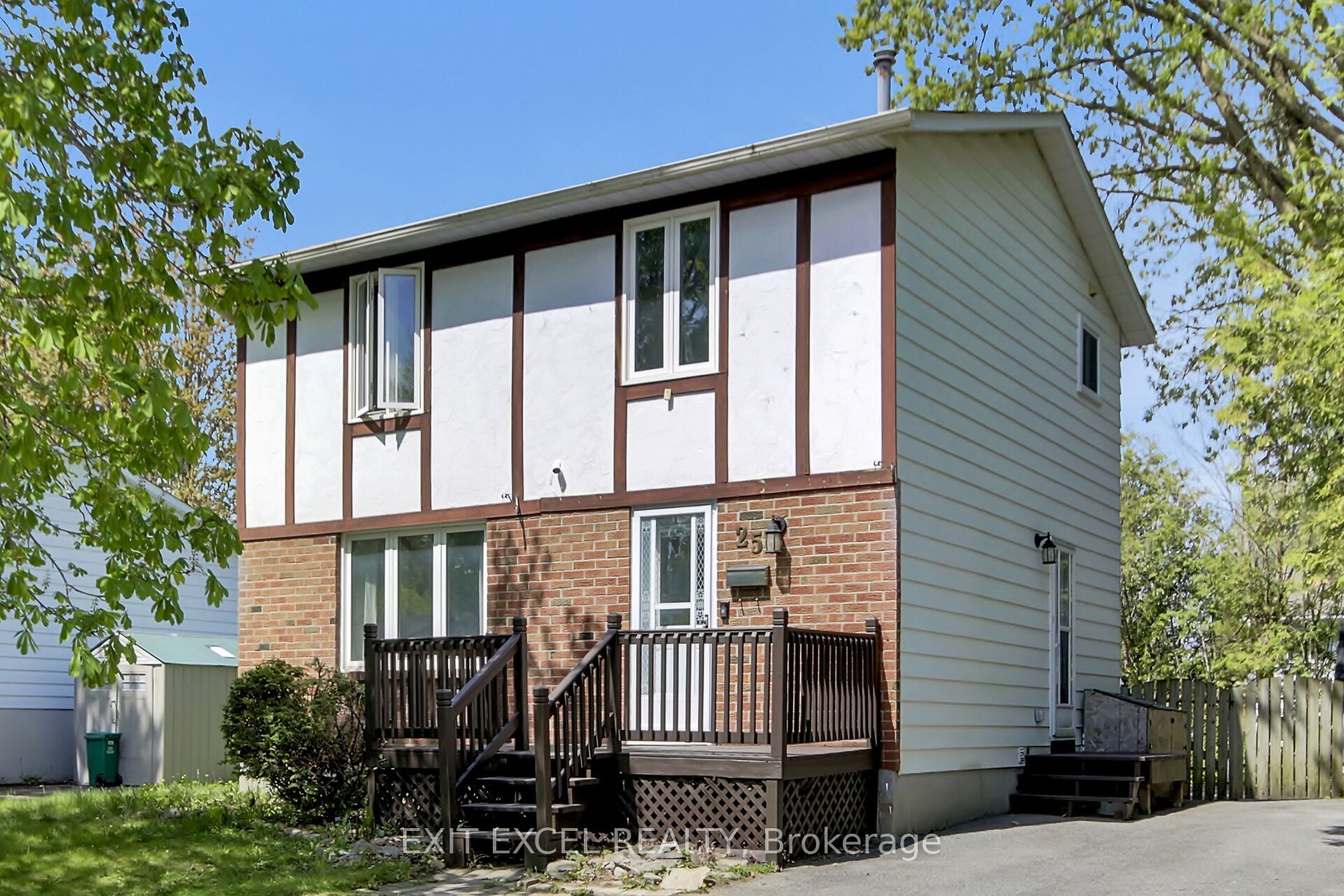 25 Uxbridge Crescent, Kanata, ON K2L 1P6