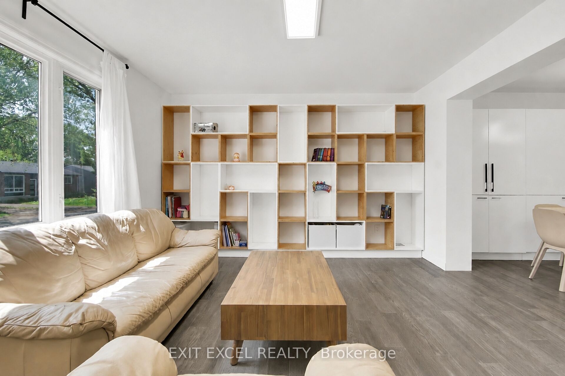 25 Uxbridge Crescent, Kanata, ON K2L 1P6 photo 2