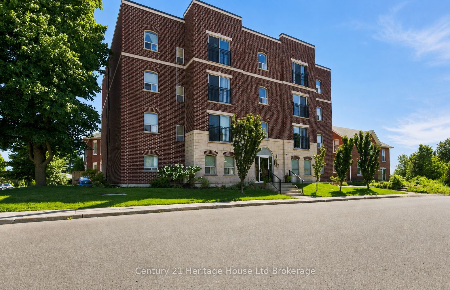 34 BROCK Street 301, Woodstock, ON N4S 3B5