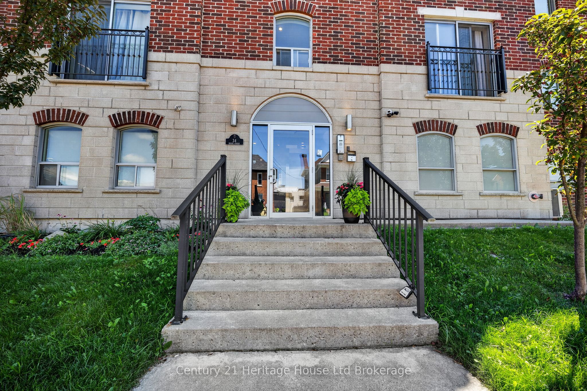 34 BROCK Street 301, Woodstock, ON N4S 3B5 photo 2