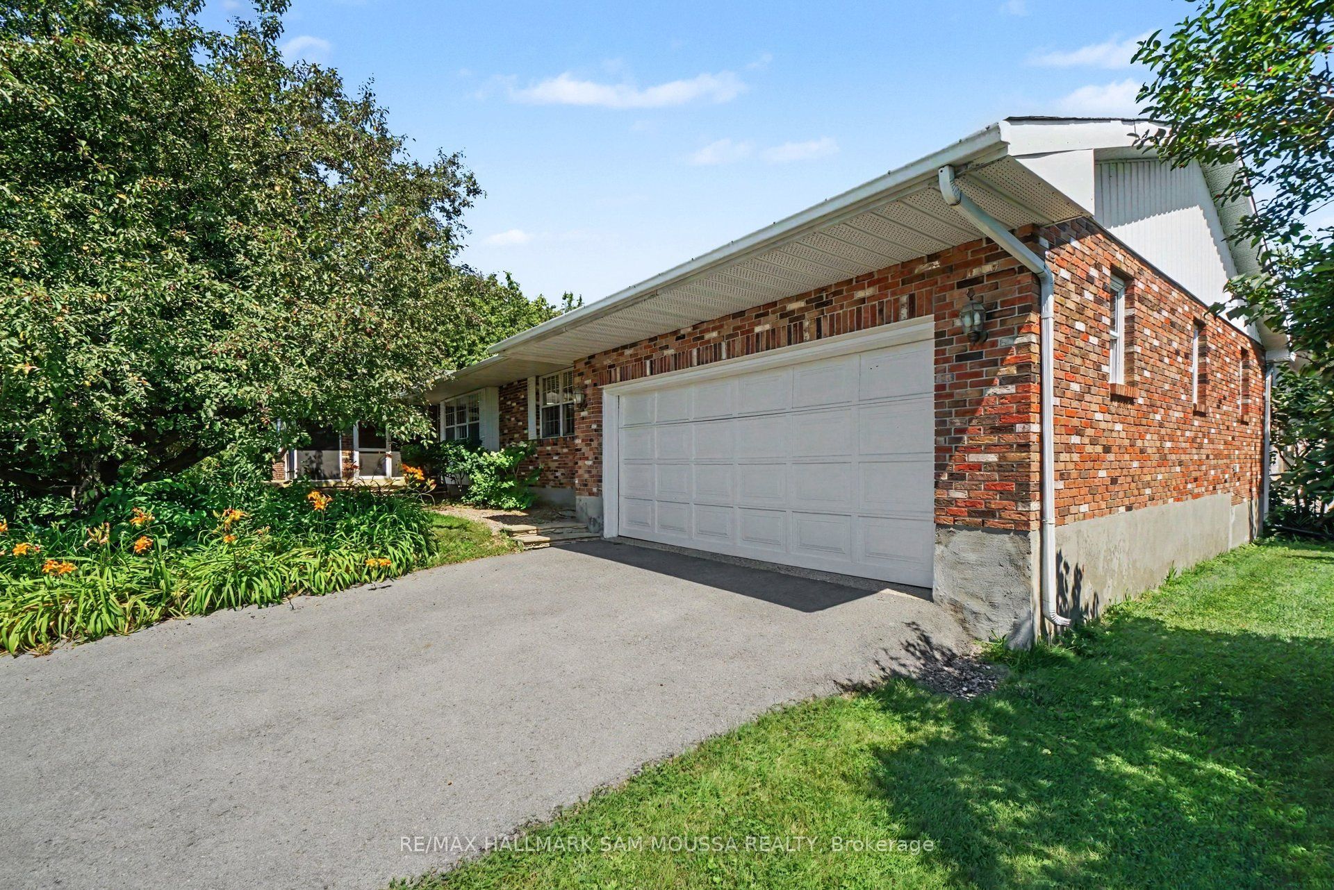 118 Juanita Avenue, Carp - Huntley Ward, ON K0A 1L0