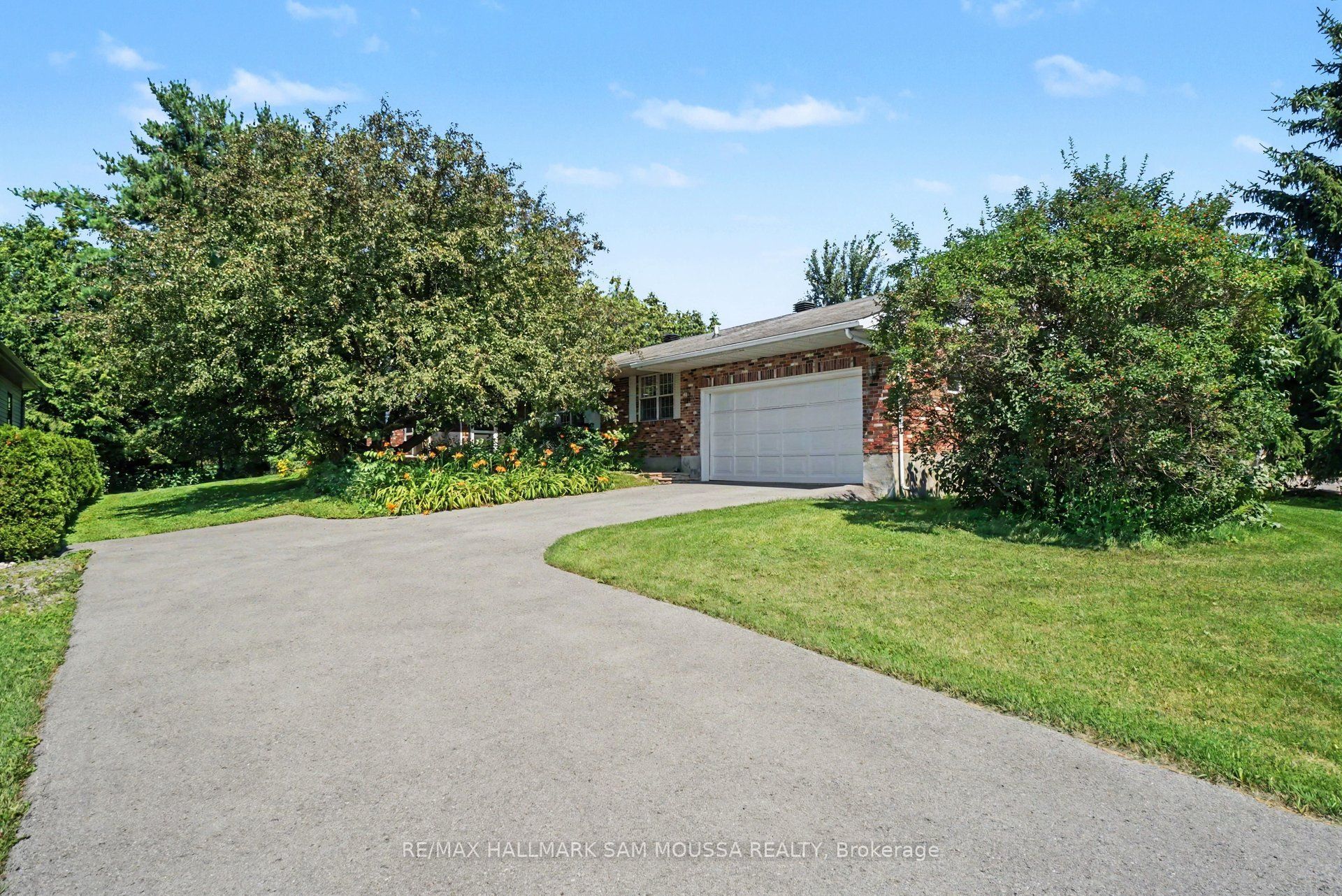118 Juanita Avenue, Carp - Huntley Ward, ON K0A 1L0 photo 2