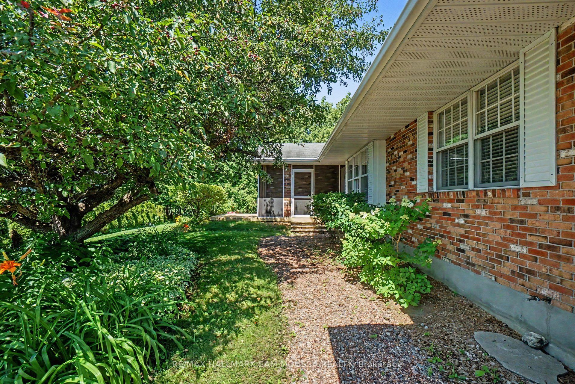 118 Juanita Avenue, Carp - Huntley Ward, ON K0A 1L0 photo 4