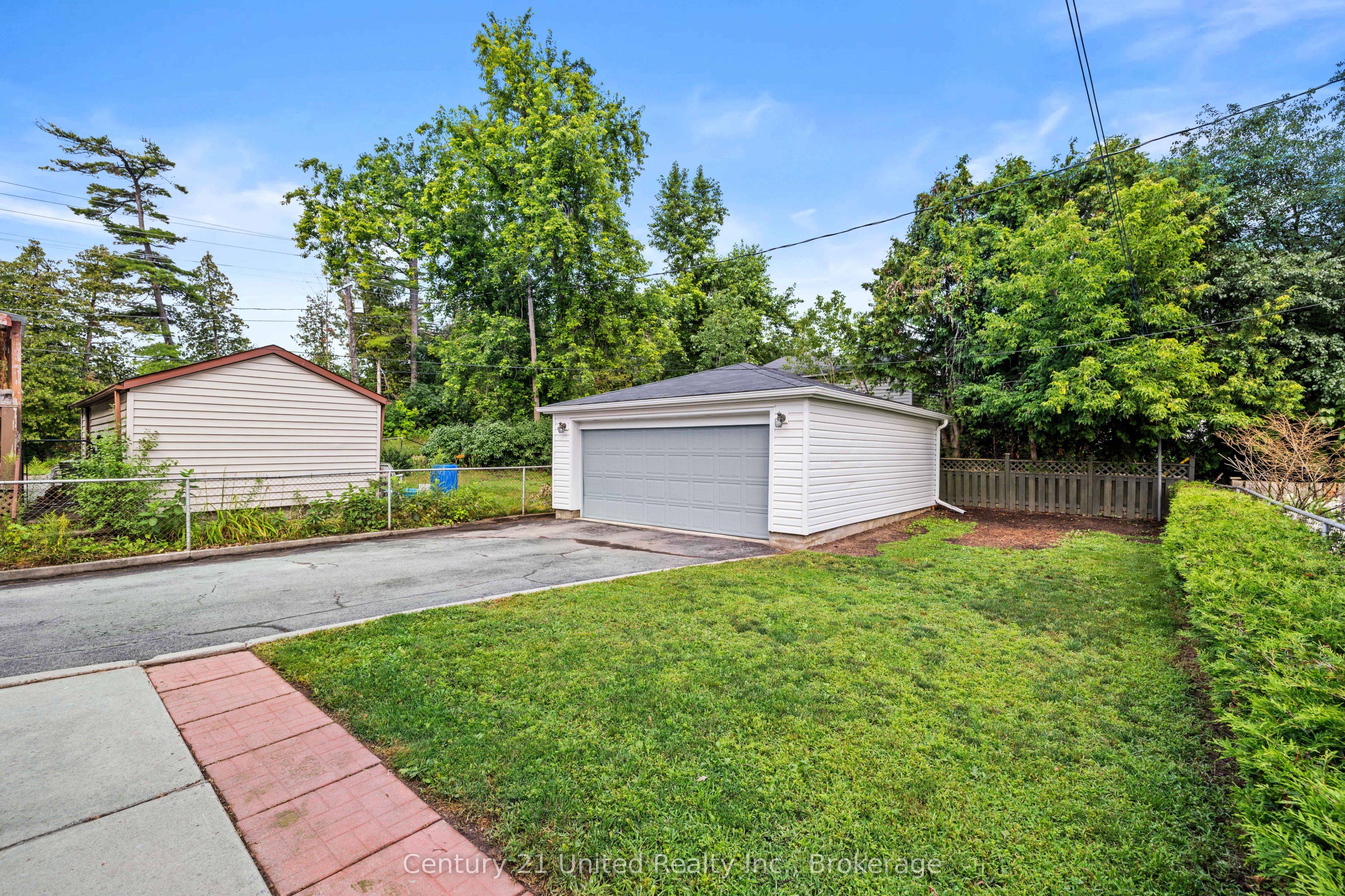 516 Glengarry Avenue, Peterborough, ON K9H 4Y4 photo 4