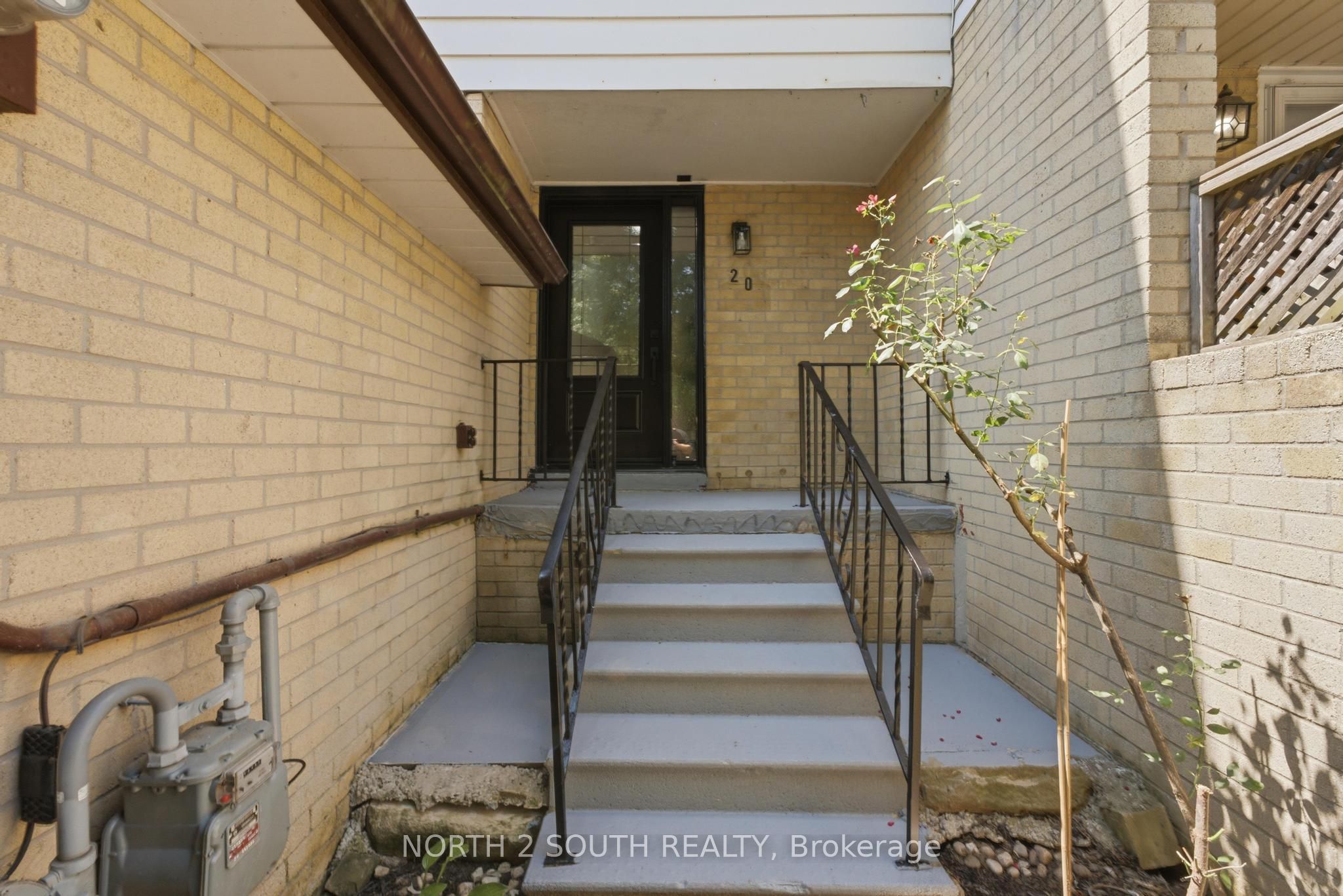 20 Gledhill Crescent, Hamilton, ON L9C 6H4 photo 2