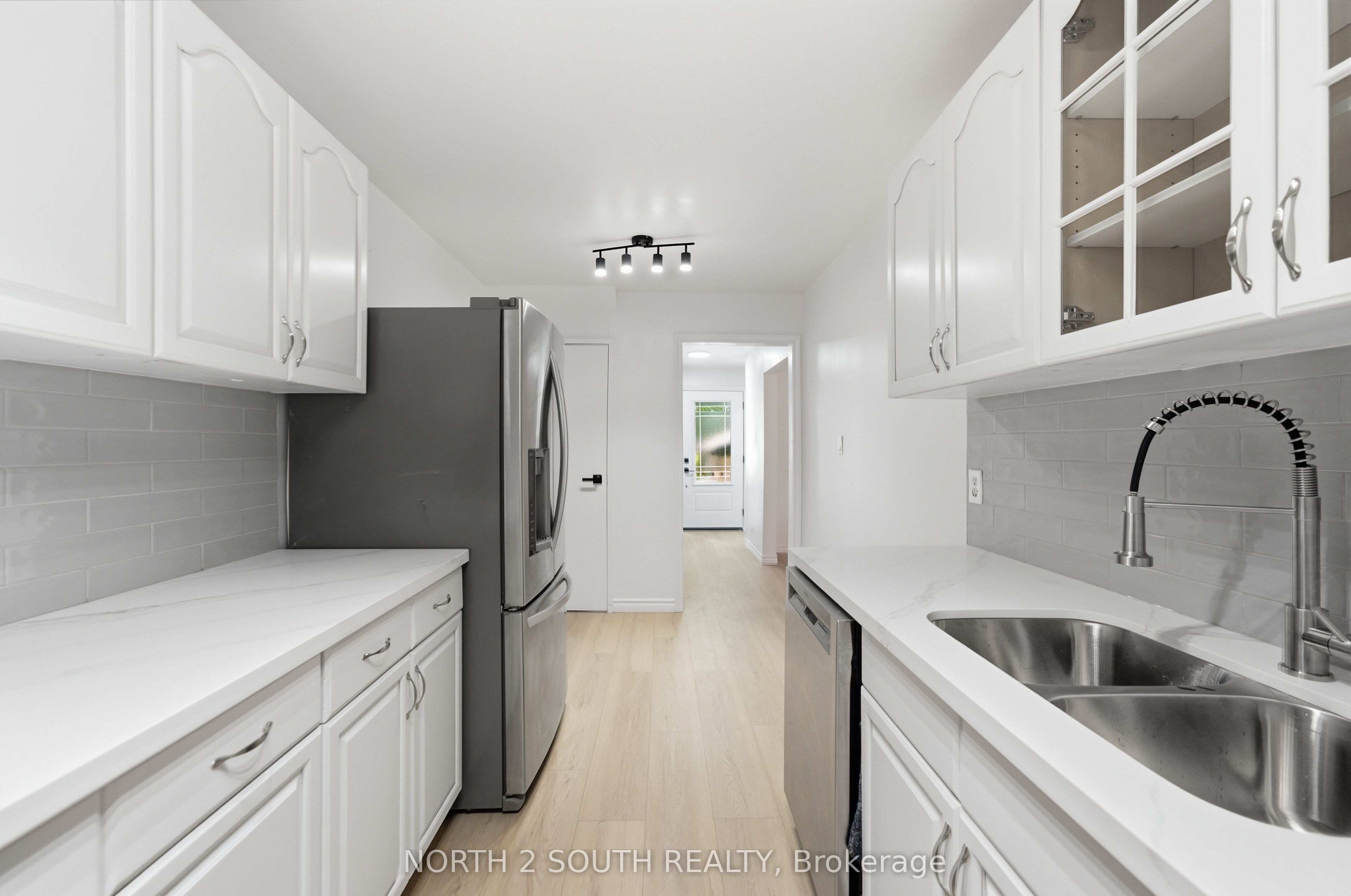 20 Gledhill Crescent, Hamilton, ON L9C 6H4 photo 3
